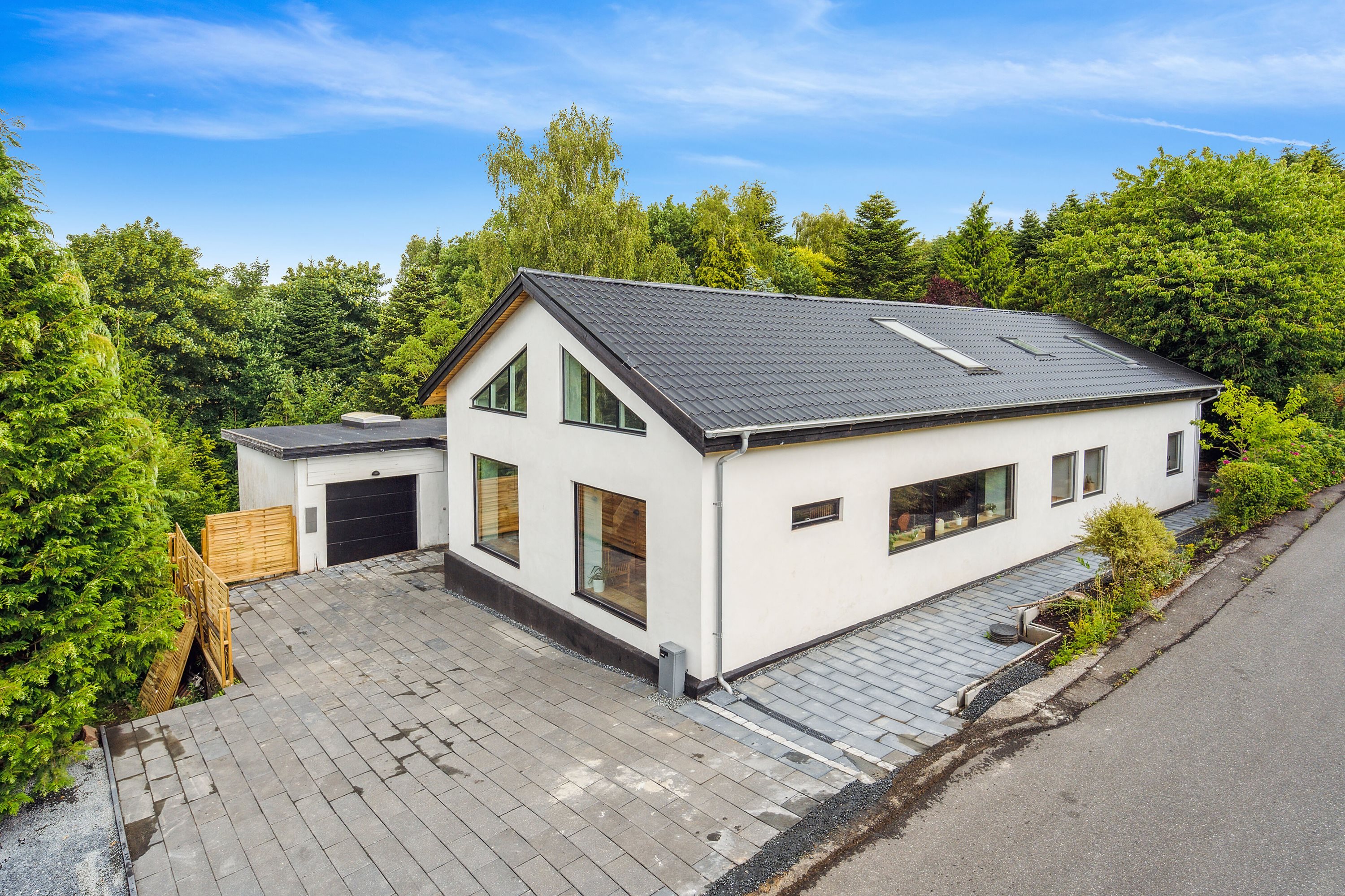 Miniaturebillede 1: set fra vejen. Billede af Bellemøllebanke 14, Belle, 7140 Stouby