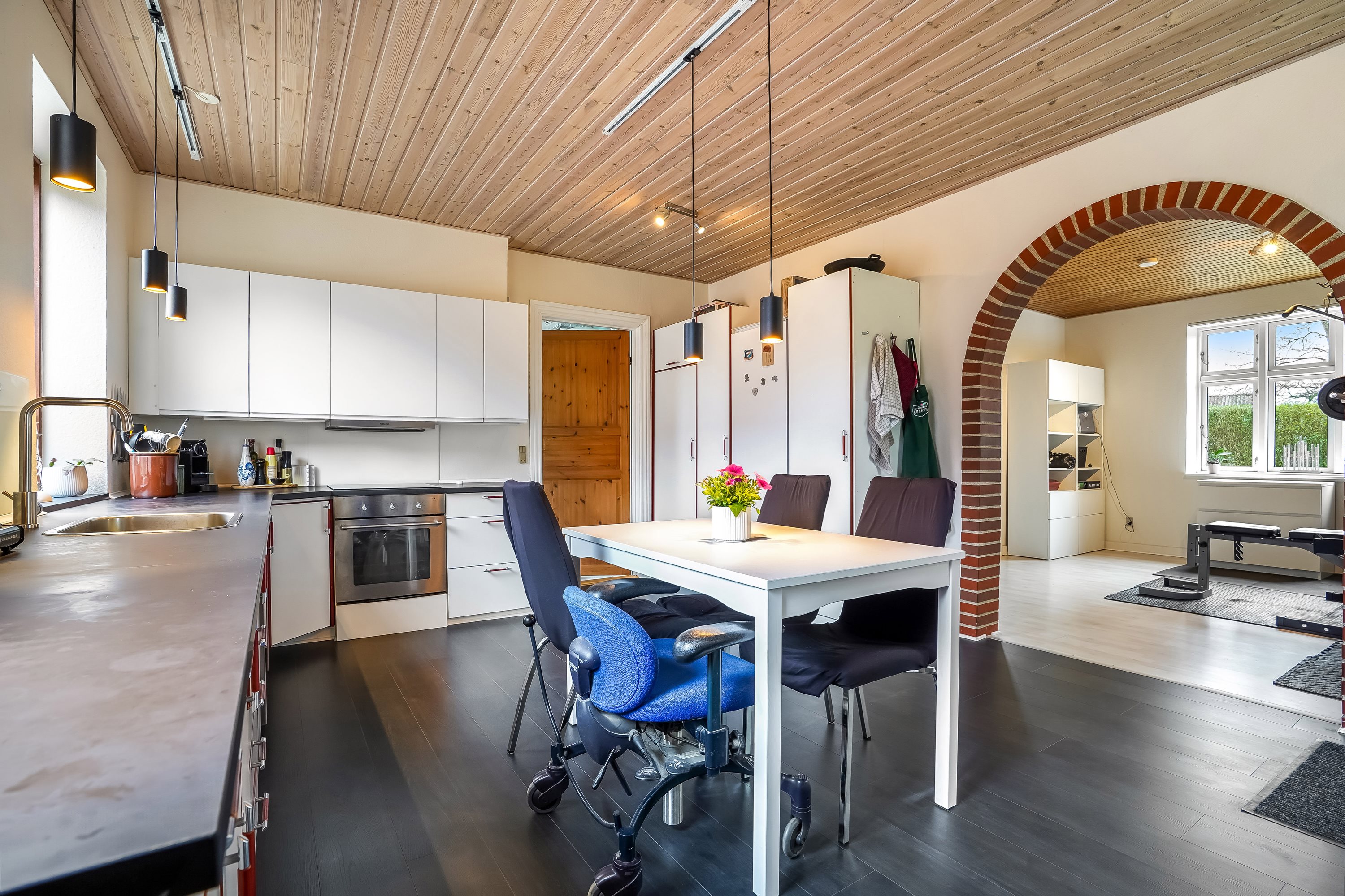 Fremhævet køkken billede i fuldskærmstilstand. Billede af Sortenkærvej 40, Gadsbølle, 5492 Vissenbjerg