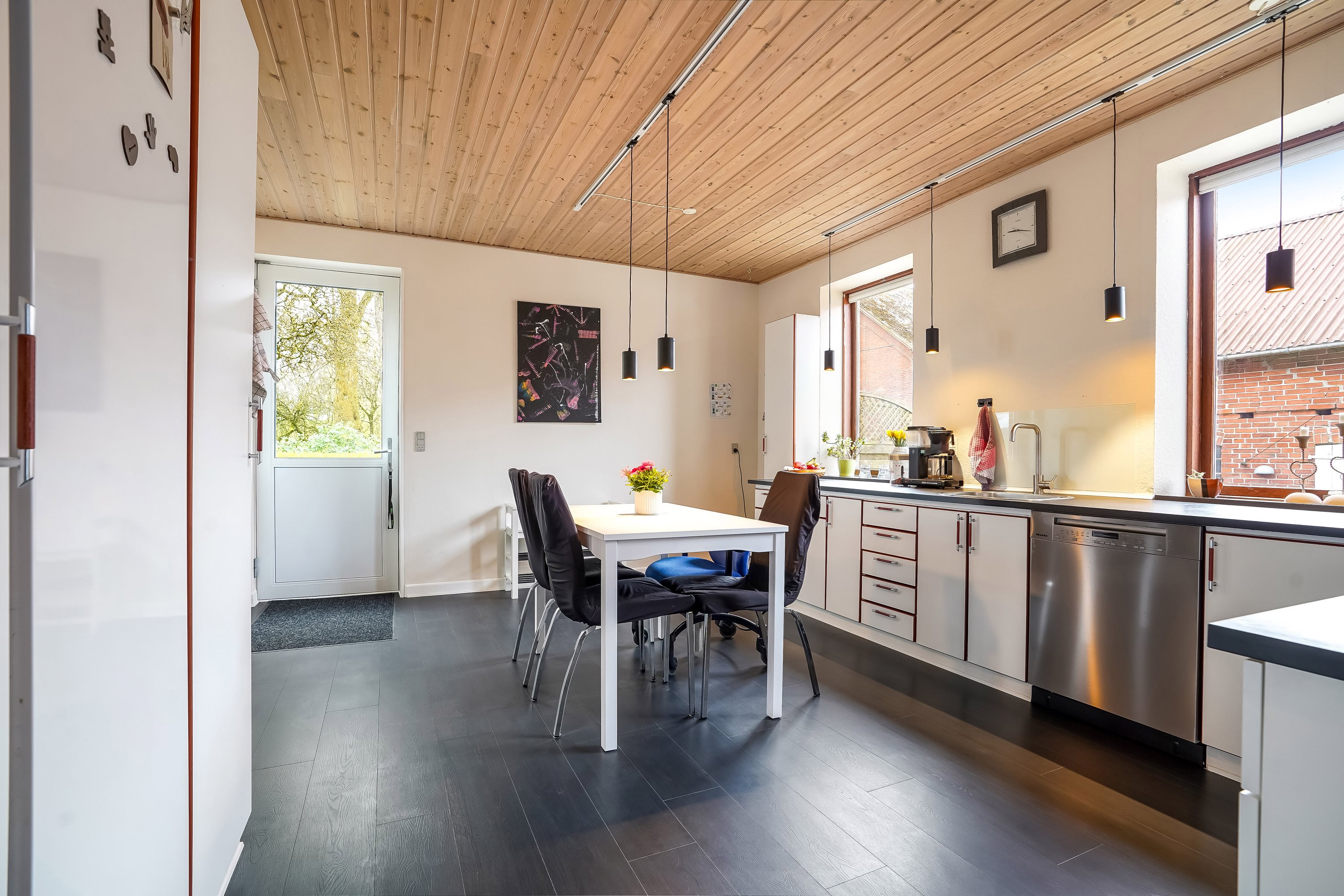 Fremhævet køkken billede i fuldskærmstilstand. Billede af Sortenkærvej 40, Gadsbølle, 5492 Vissenbjerg