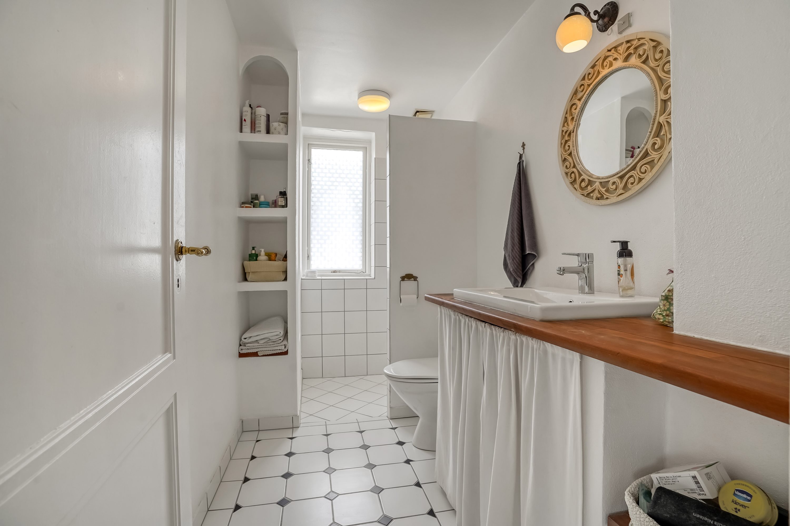 Fremhævet toilet billede i fuldskærmstilstand. Billede af Læssøegade 155, 5230 Odense M