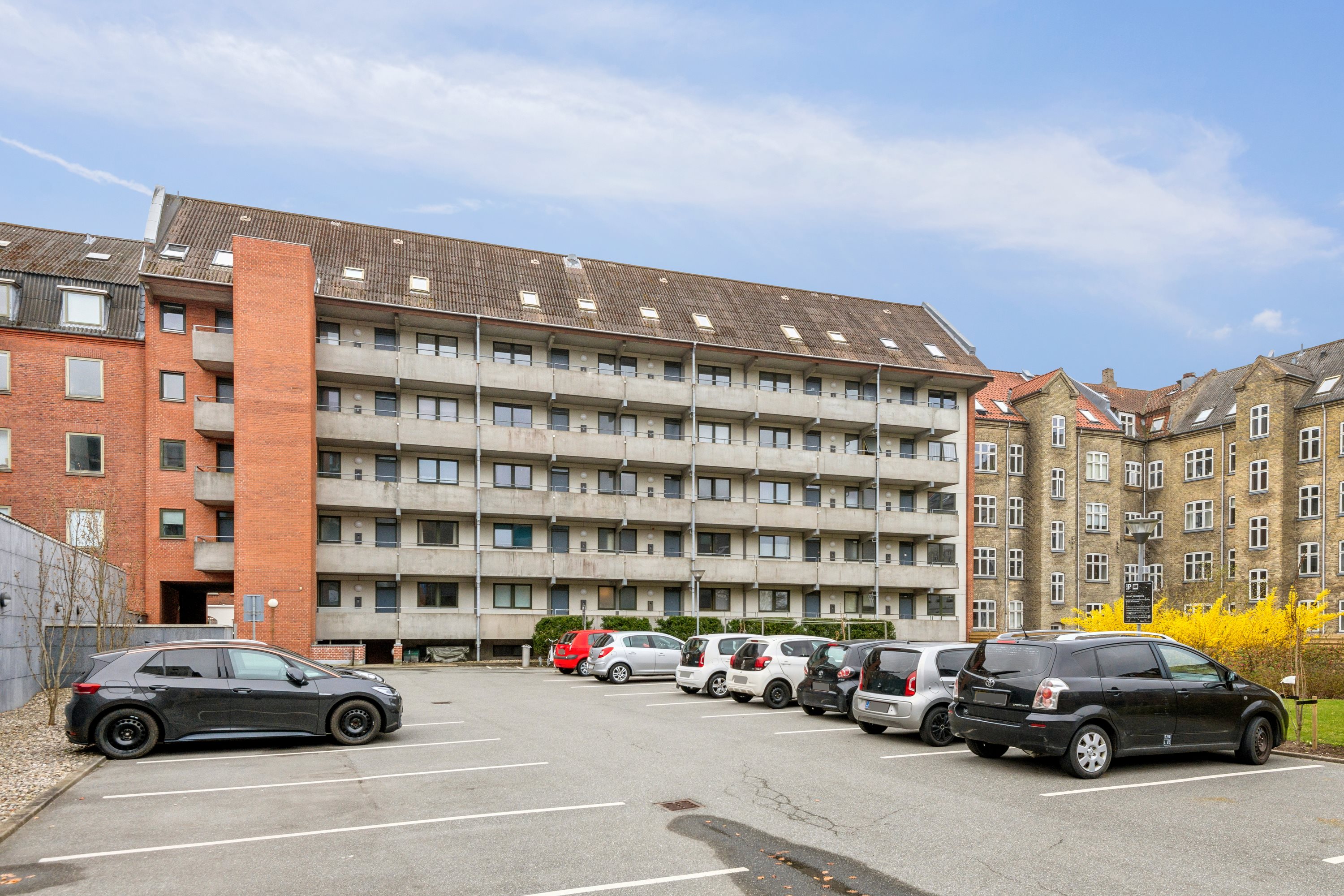 Fremhævet ejendom 1 billede i fuldskærmstilstand. Billede af Østerbro 47, 1. 8., 9000 Aalborg