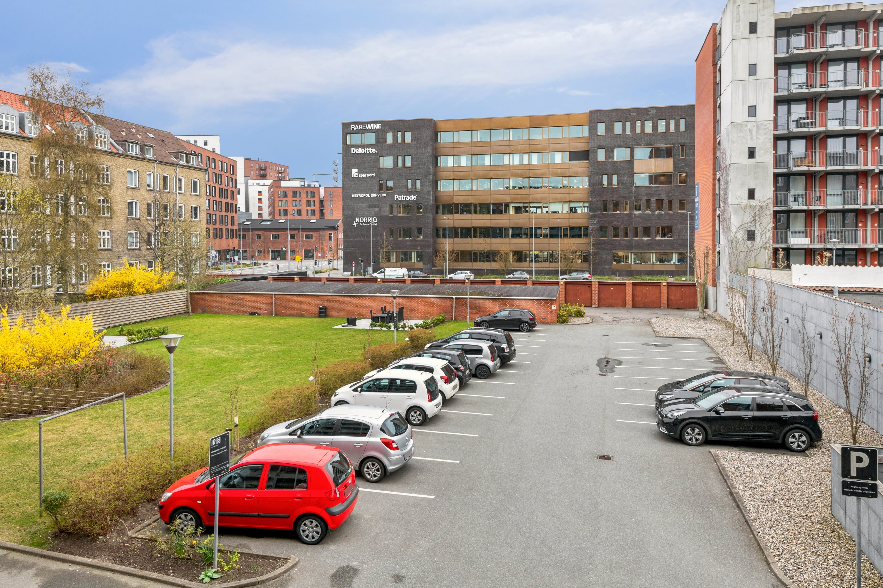 Fremhævet ejendom 1 billede i fuldskærmstilstand. Billede af Østerbro 47, 1. 8., 9000 Aalborg