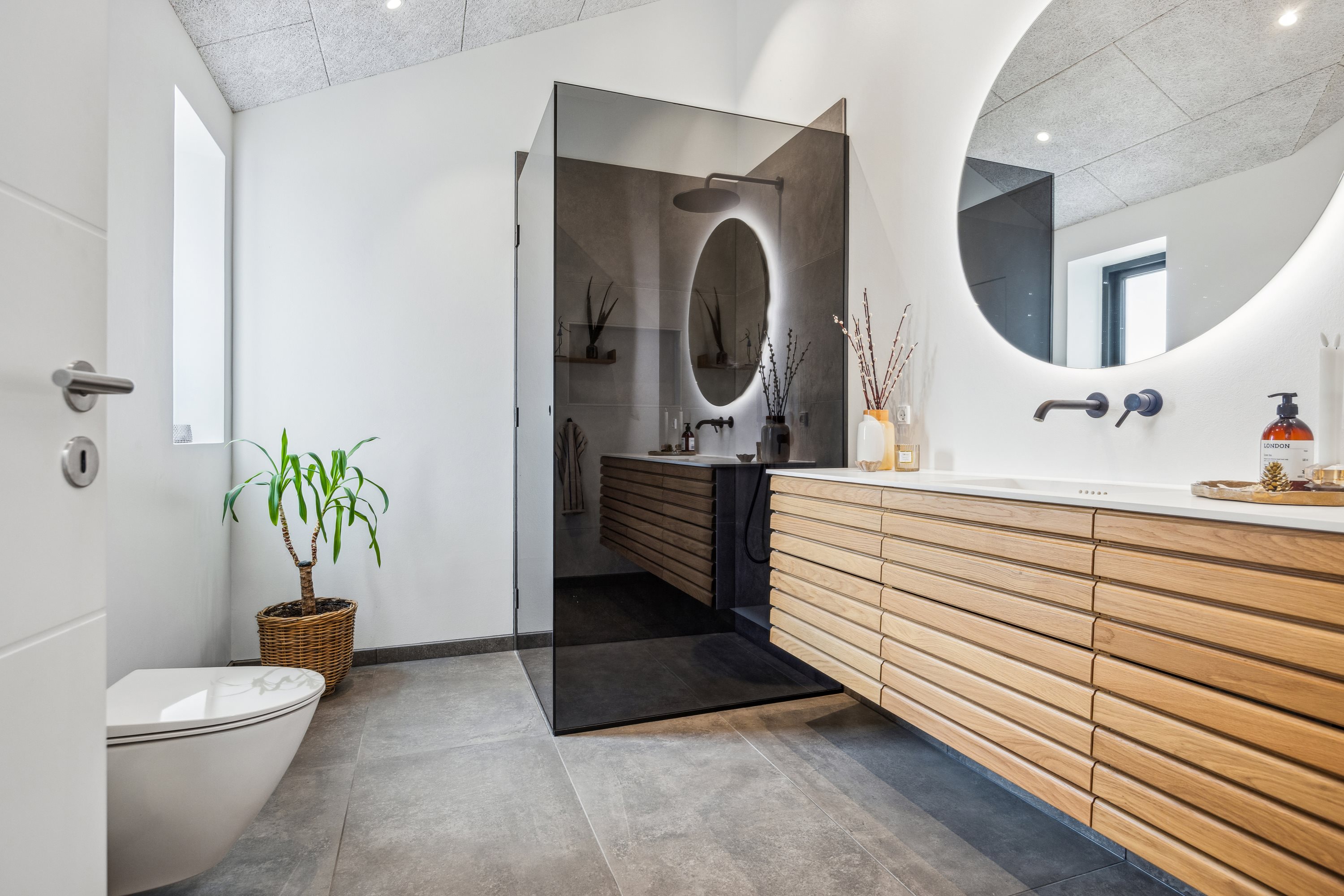 Fremhævet badeværelse billede i fuldskærmstilstand. Billede af Solhvervs Alle 5, 9440 Aabybro