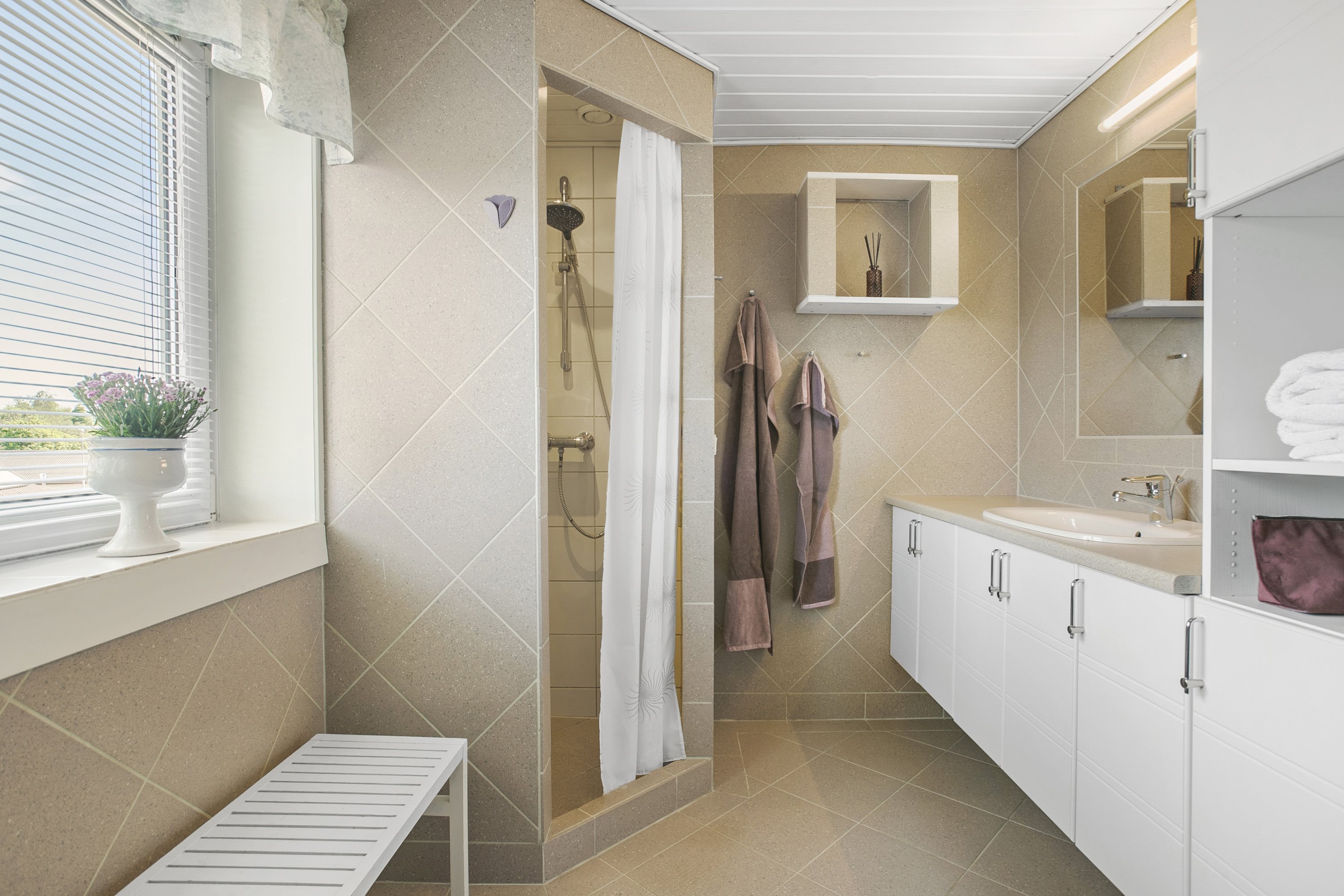 Fremhævet badeværelse billede i fuldskærmstilstand. Billede af Bogfinkevej 59, Stenum, 9700 Brønderslev