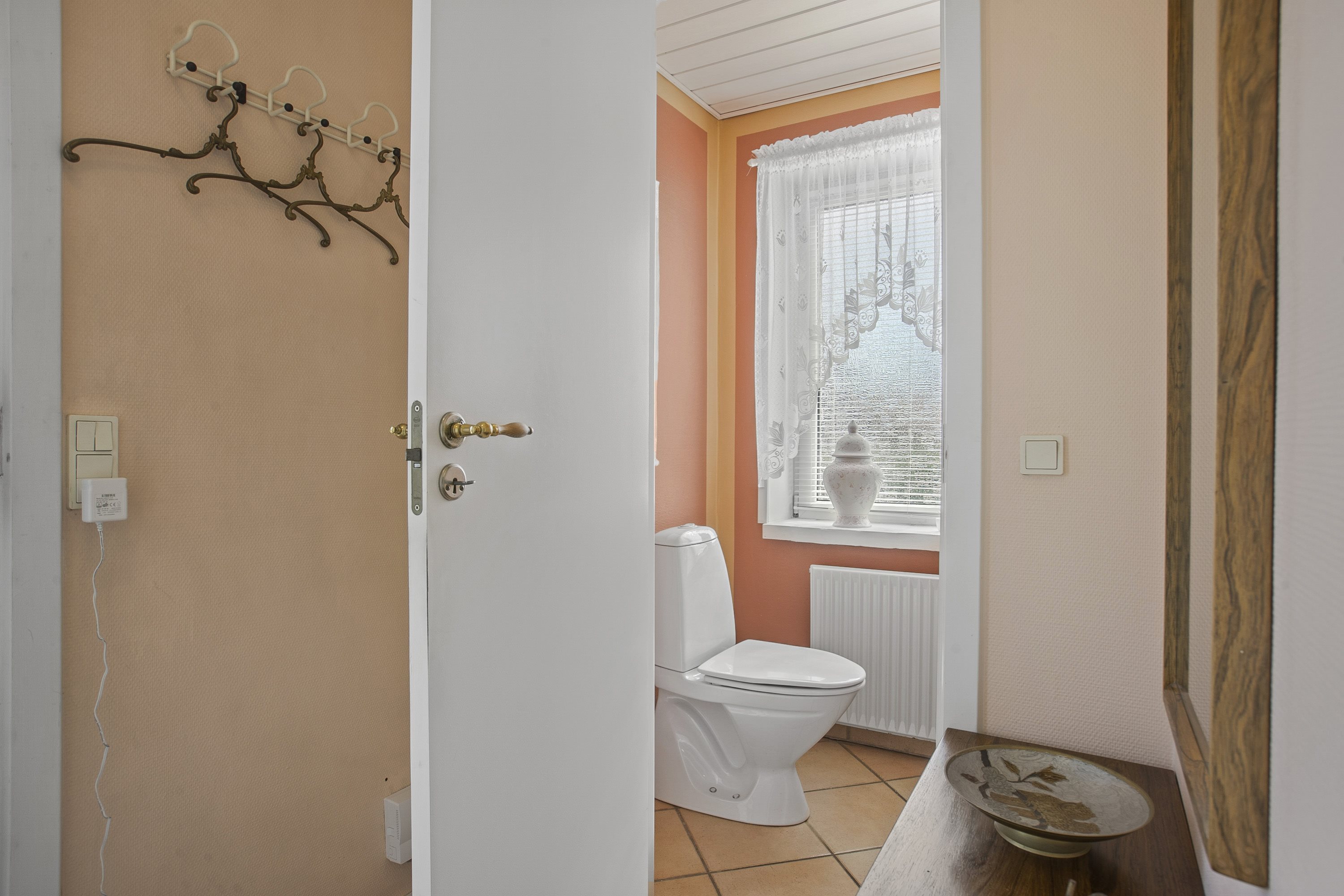 Fremhævet toilet billede i fuldskærmstilstand. Billede af Bogfinkevej 59, Stenum, 9700 Brønderslev