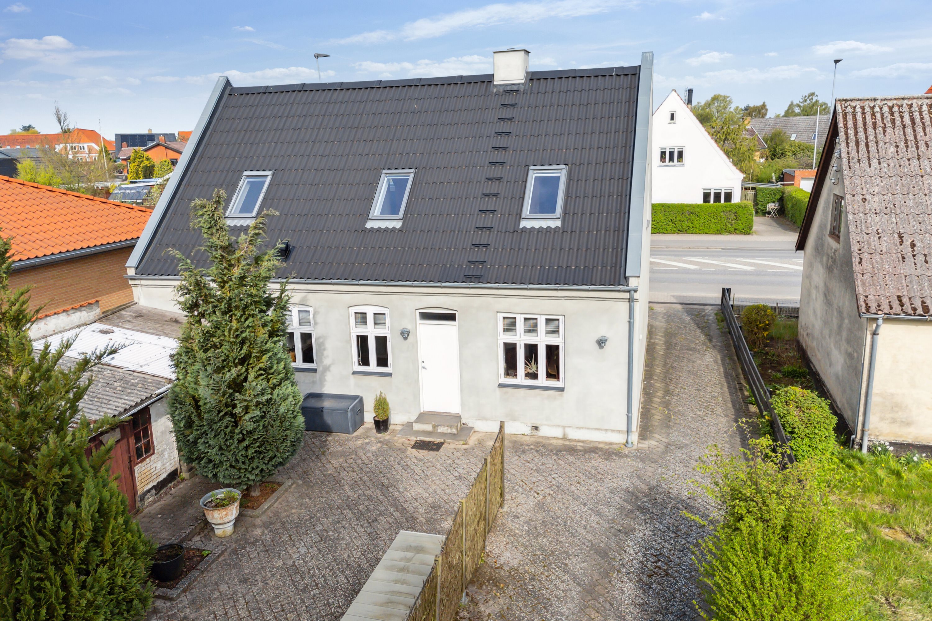 Fremhævet set fra vejen billede i fuldskærmstilstand. Billede af Korsørvej 29, 4200 Slagelse