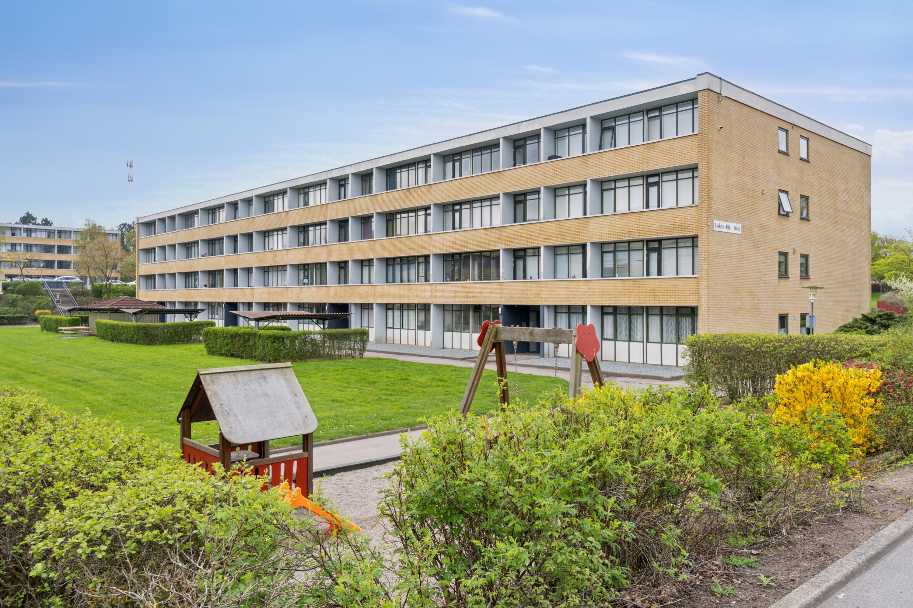 Fremhævet set fra haven billede i fuldskærmstilstand. Billede af Byskov Alle 16, st.. tv., 4200 Slagelse