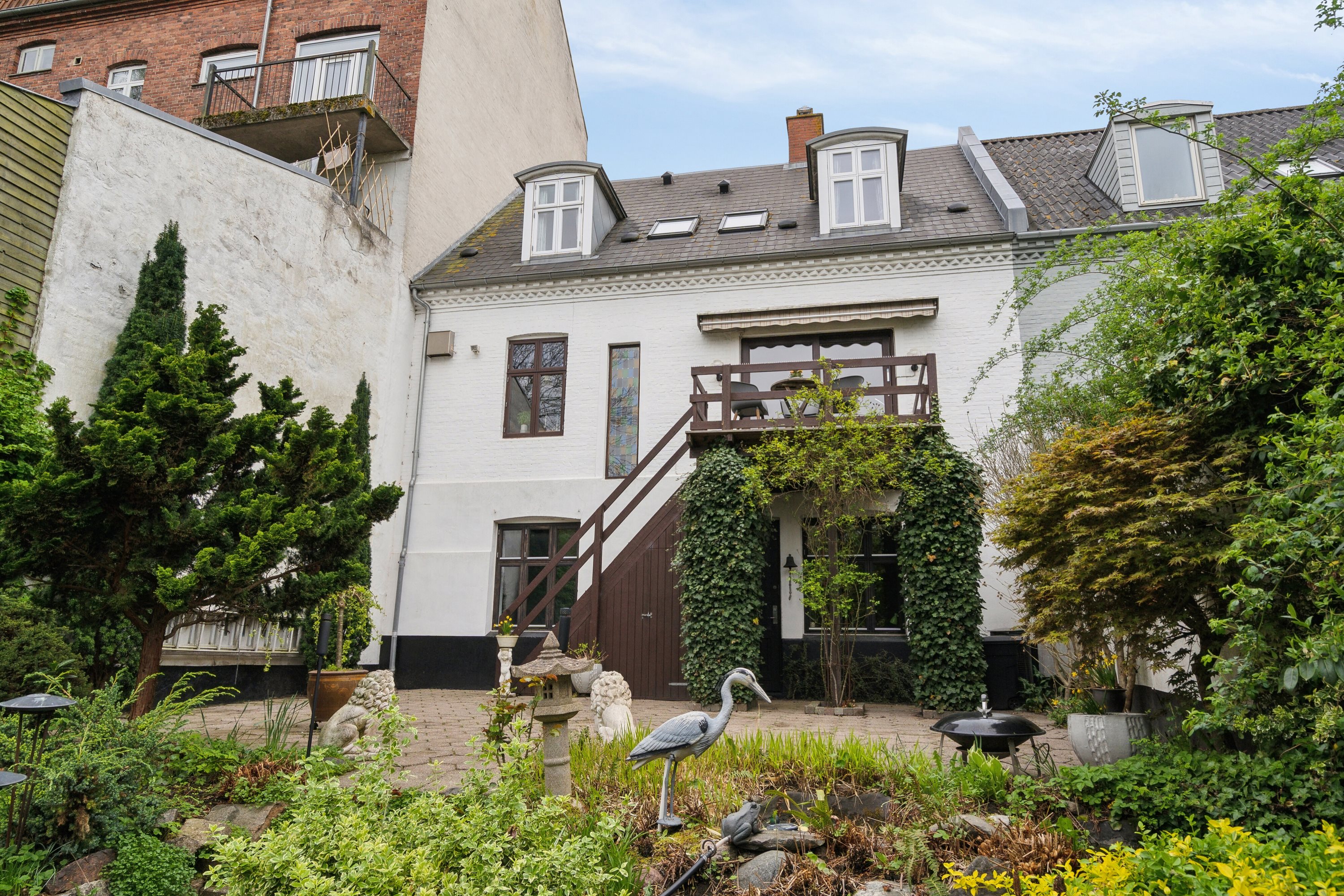 Fremhævet set fra haven billede i fuldskærmstilstand. Billede af Sdr. Boulevard 248, 5000 Odense C
