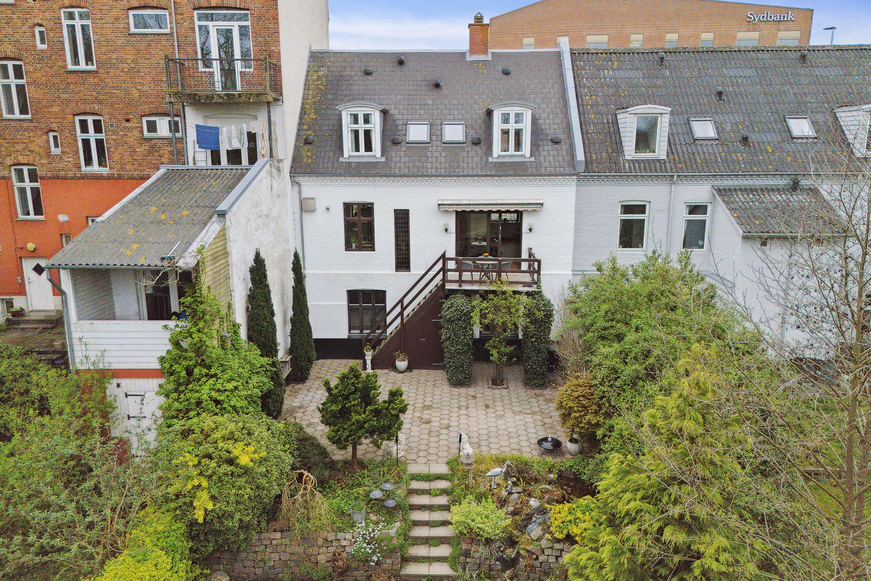 Fremhævet set fra vejen billede i fuldskærmstilstand. Billede af Sdr. Boulevard 248, 5000 Odense C