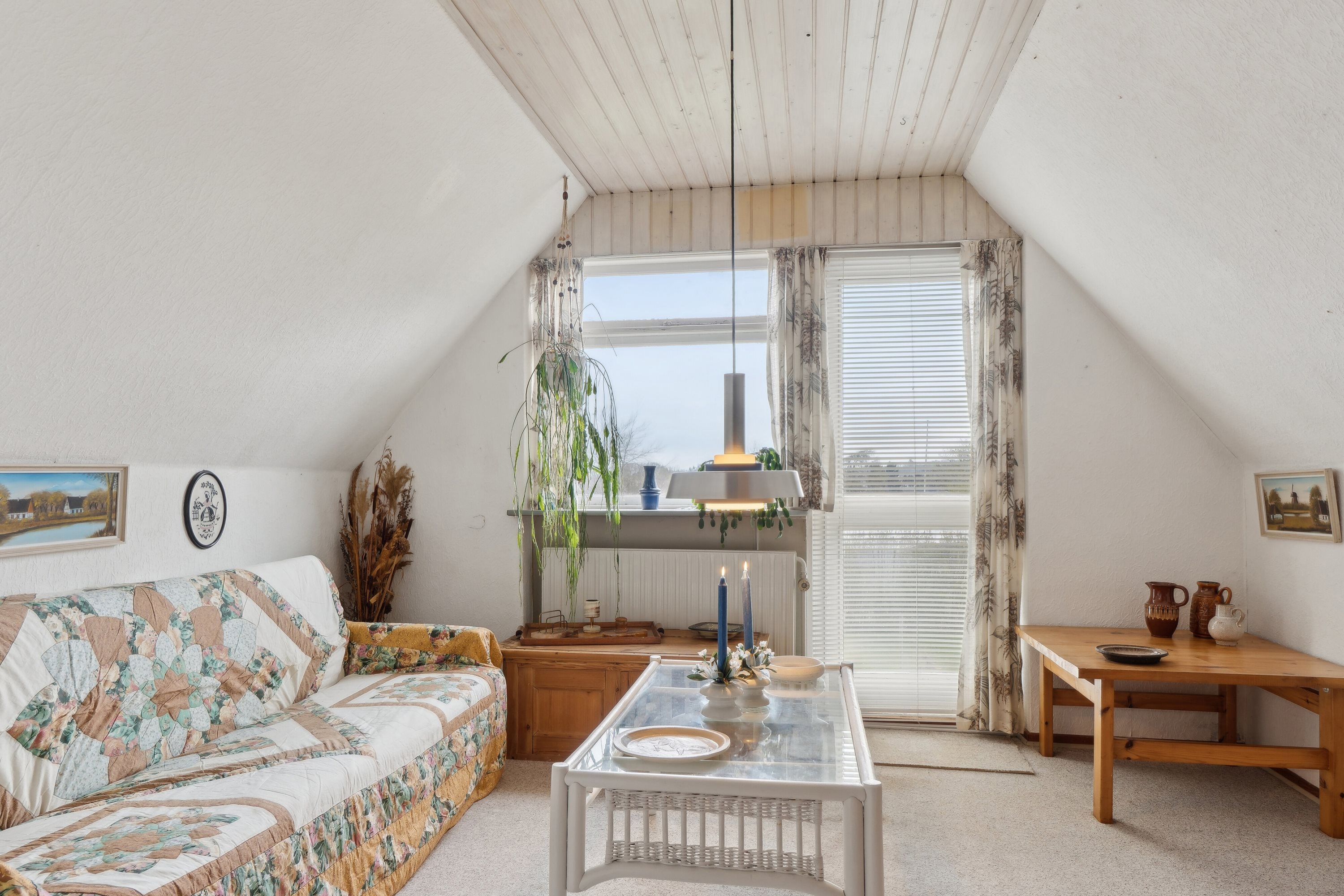 Fremhævet stue billede i fuldskærmstilstand. Billede af Lindevej 9, Mosbjerg, 9870 Sindal