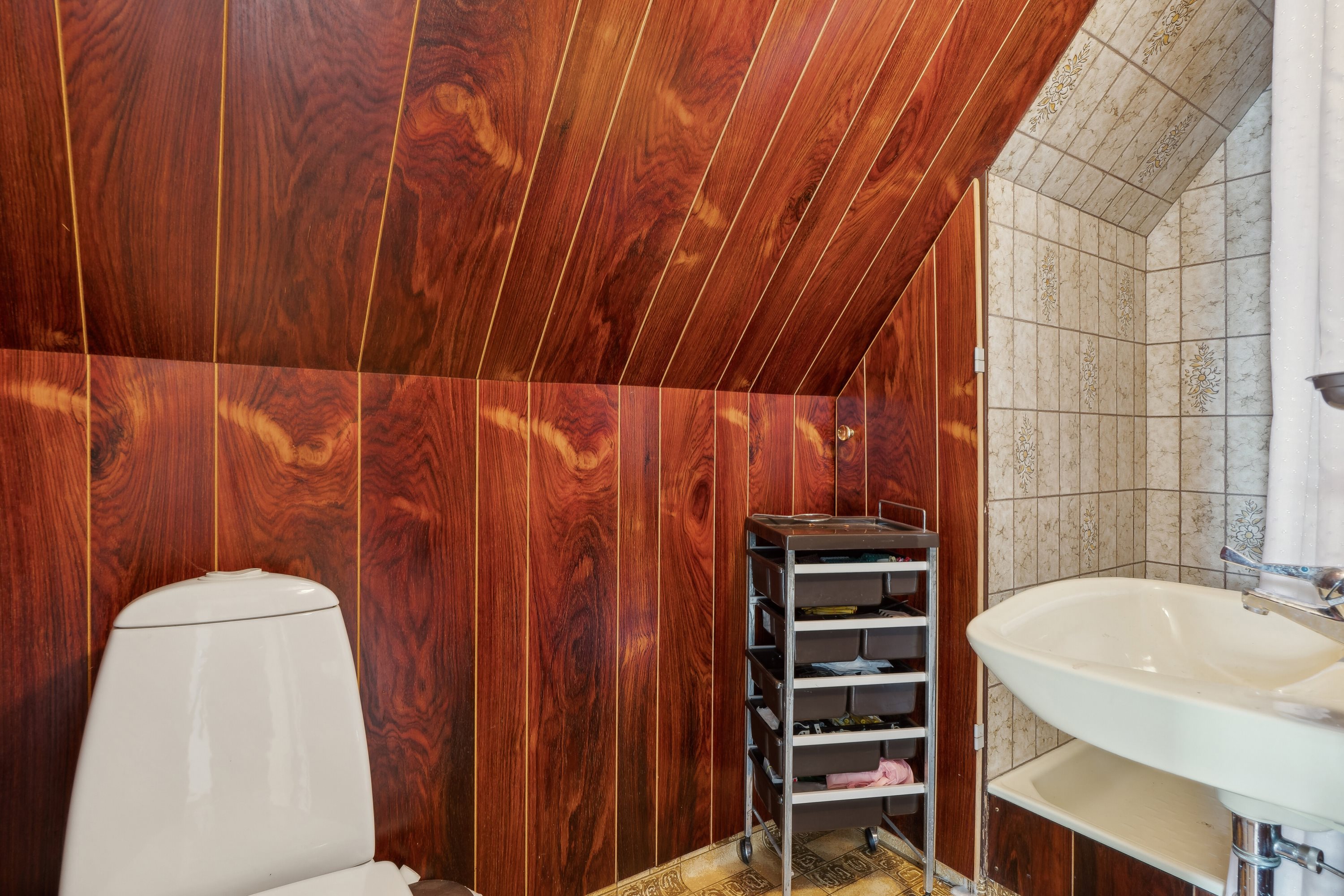 Fremhævet badeværelse billede i fuldskærmstilstand. Billede af Lindevej 9, Mosbjerg, 9870 Sindal