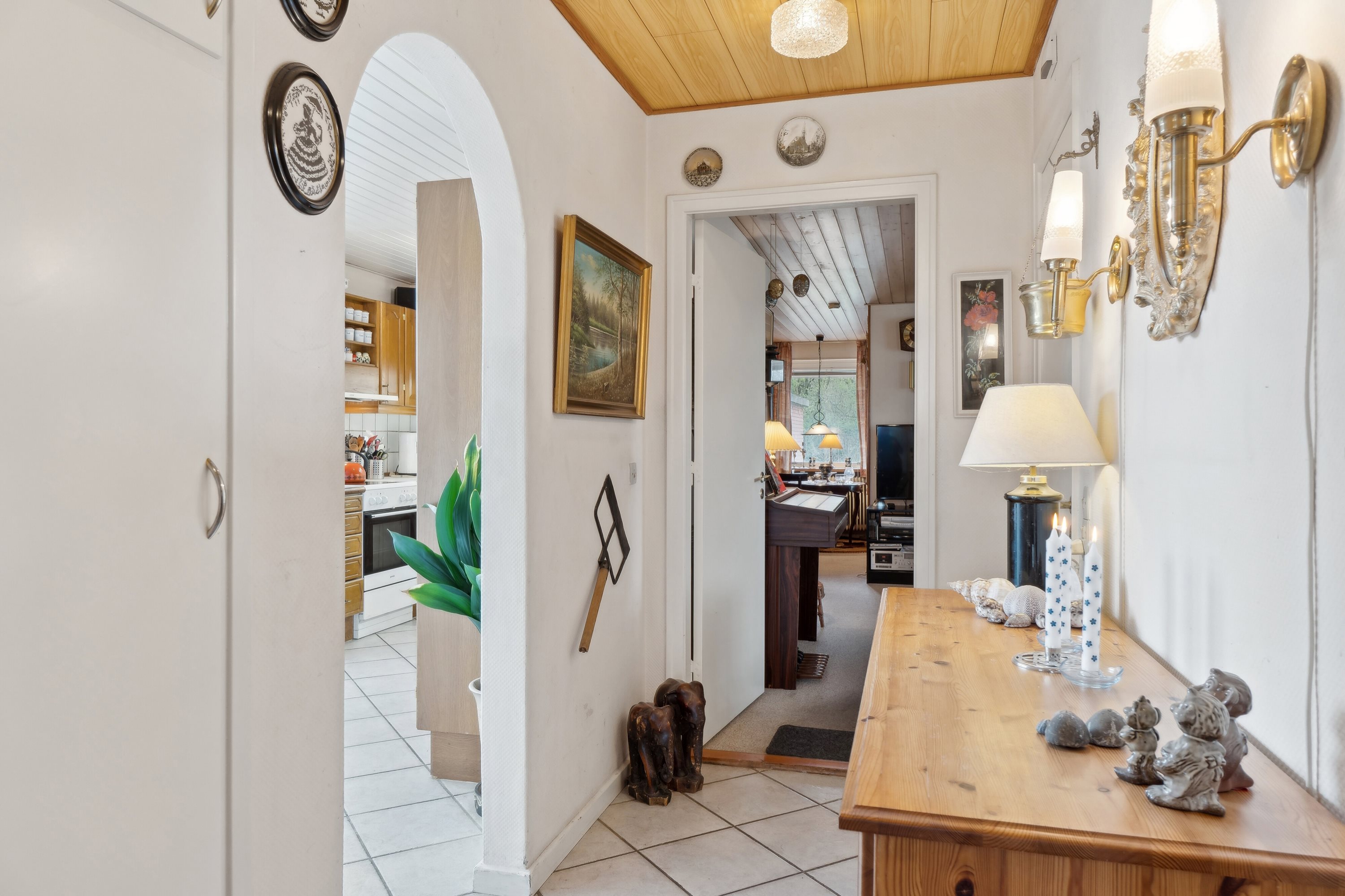 Fremhævet gang billede i fuldskærmstilstand. Billede af Lindevej 9, Mosbjerg, 9870 Sindal