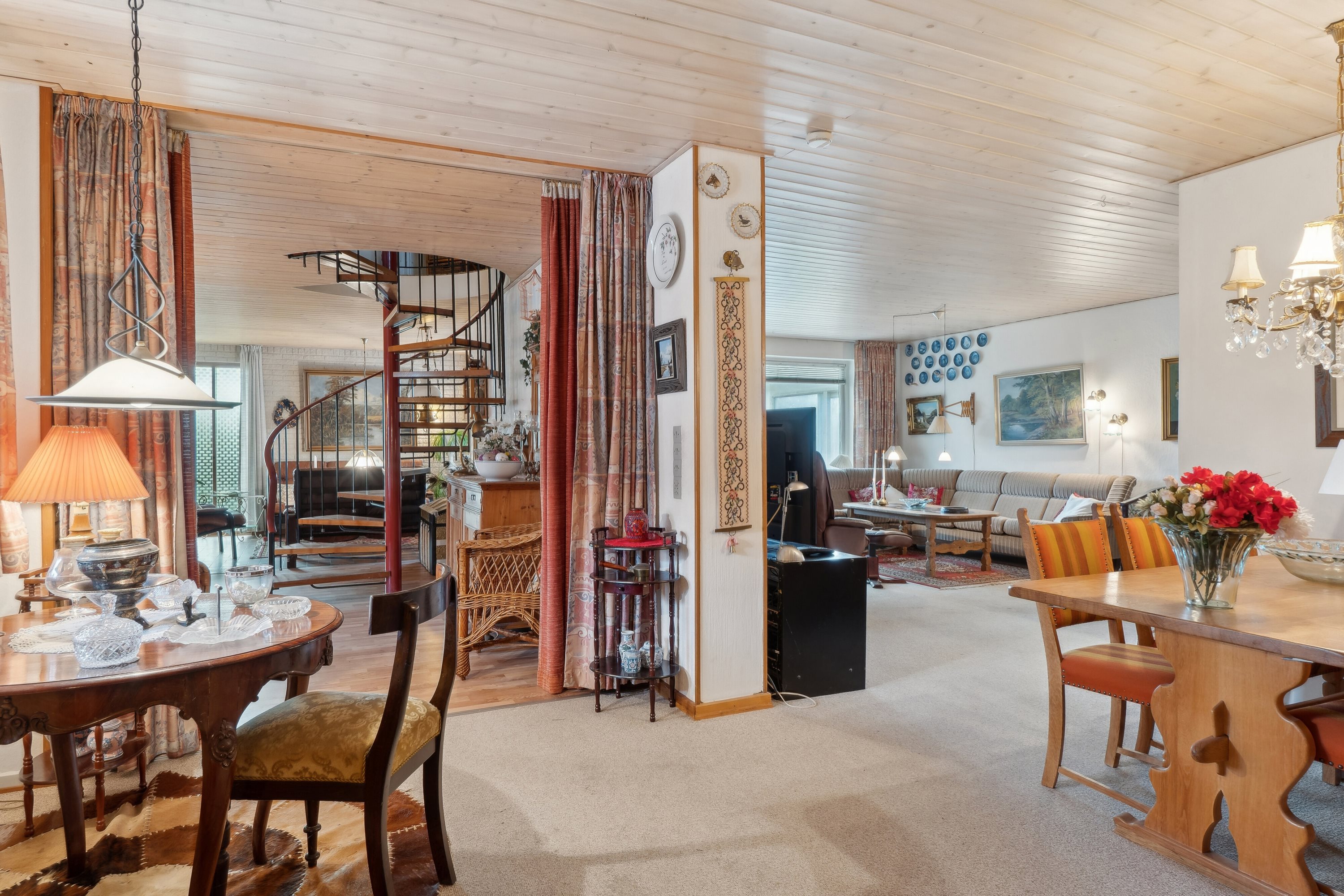 Fremhævet stue billede i fuldskærmstilstand. Billede af Lindevej 9, Mosbjerg, 9870 Sindal