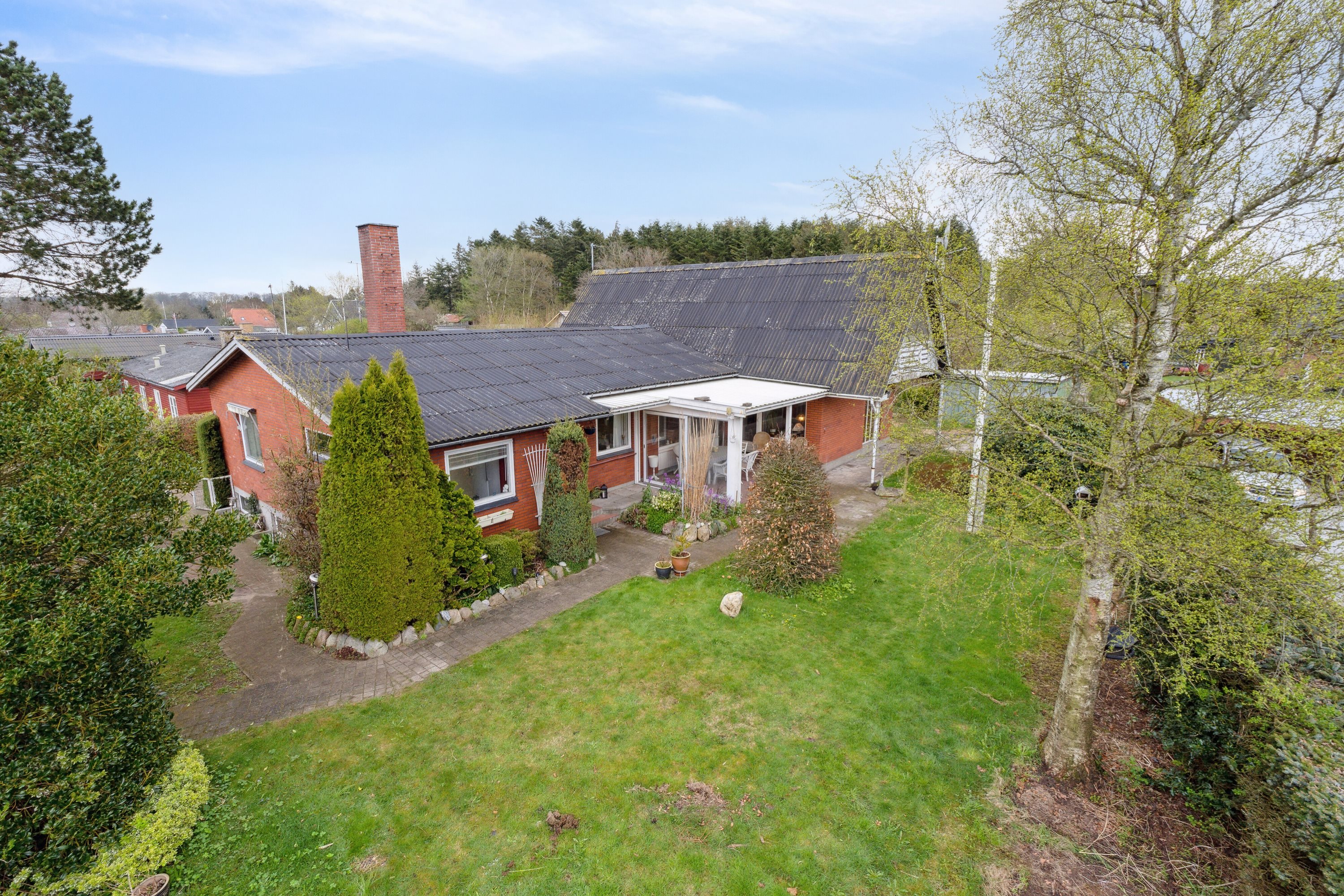 Fremhævet set fra haven billede i fuldskærmstilstand. Billede af Lindevej 9, Mosbjerg, 9870 Sindal