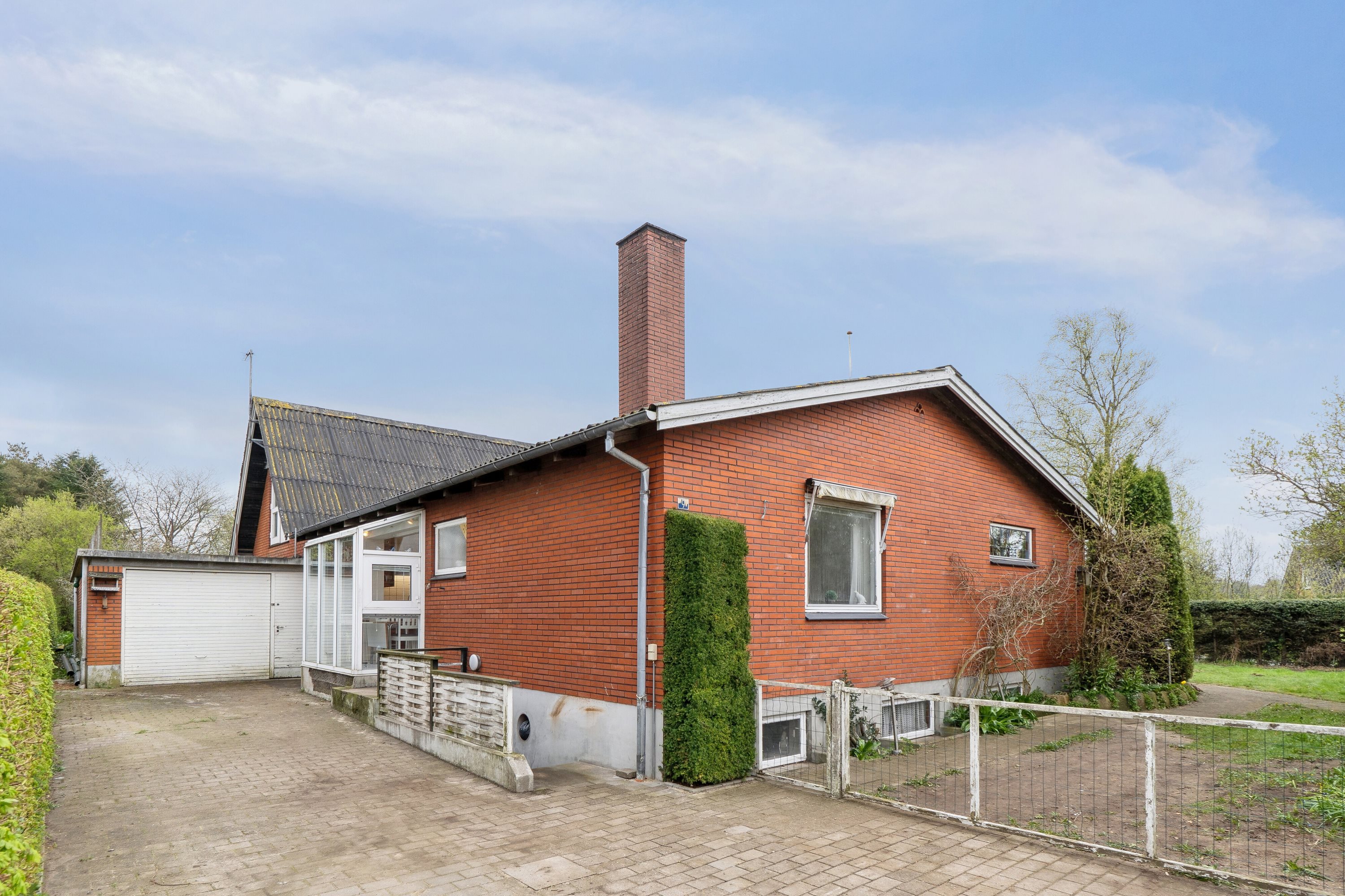 Fremhævet set fra vejen billede i fuldskærmstilstand. Billede af Lindevej 9, Mosbjerg, 9870 Sindal