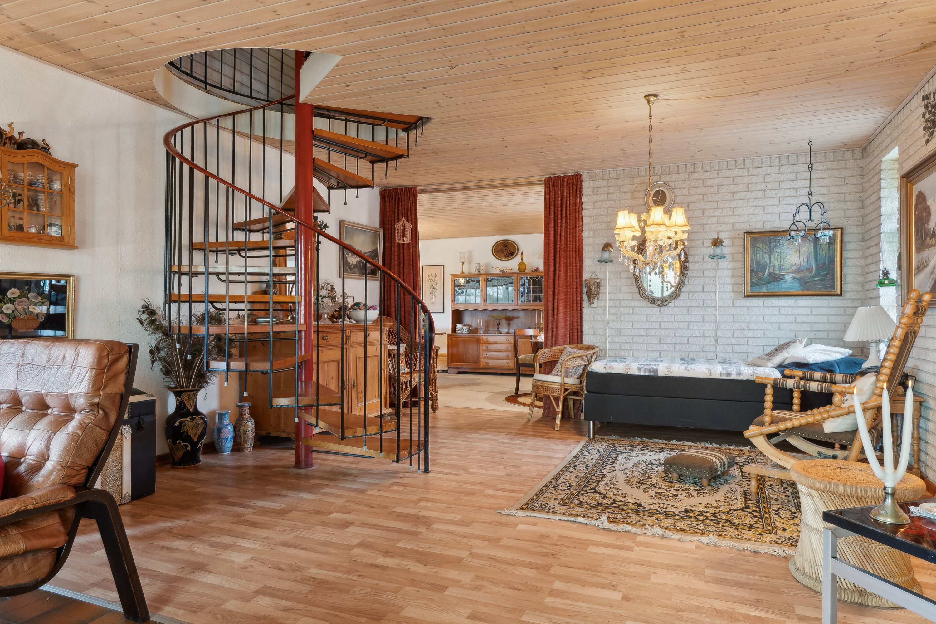 Fremhævet stue billede i fuldskærmstilstand. Billede af Lindevej 9, Mosbjerg, 9870 Sindal