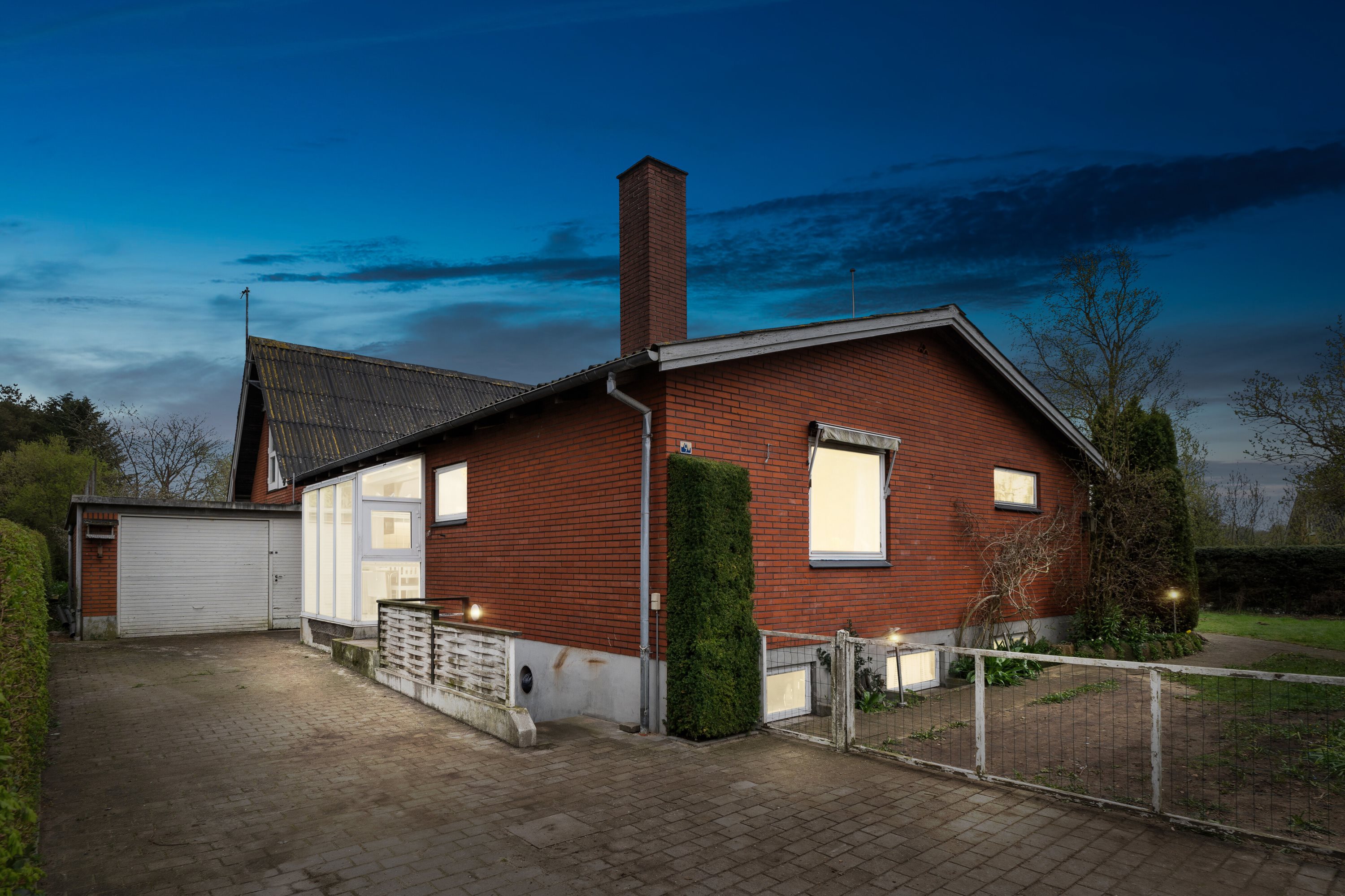 Fremhævet set fra vejen billede i fuldskærmstilstand. Billede af Lindevej 9, Mosbjerg, 9870 Sindal