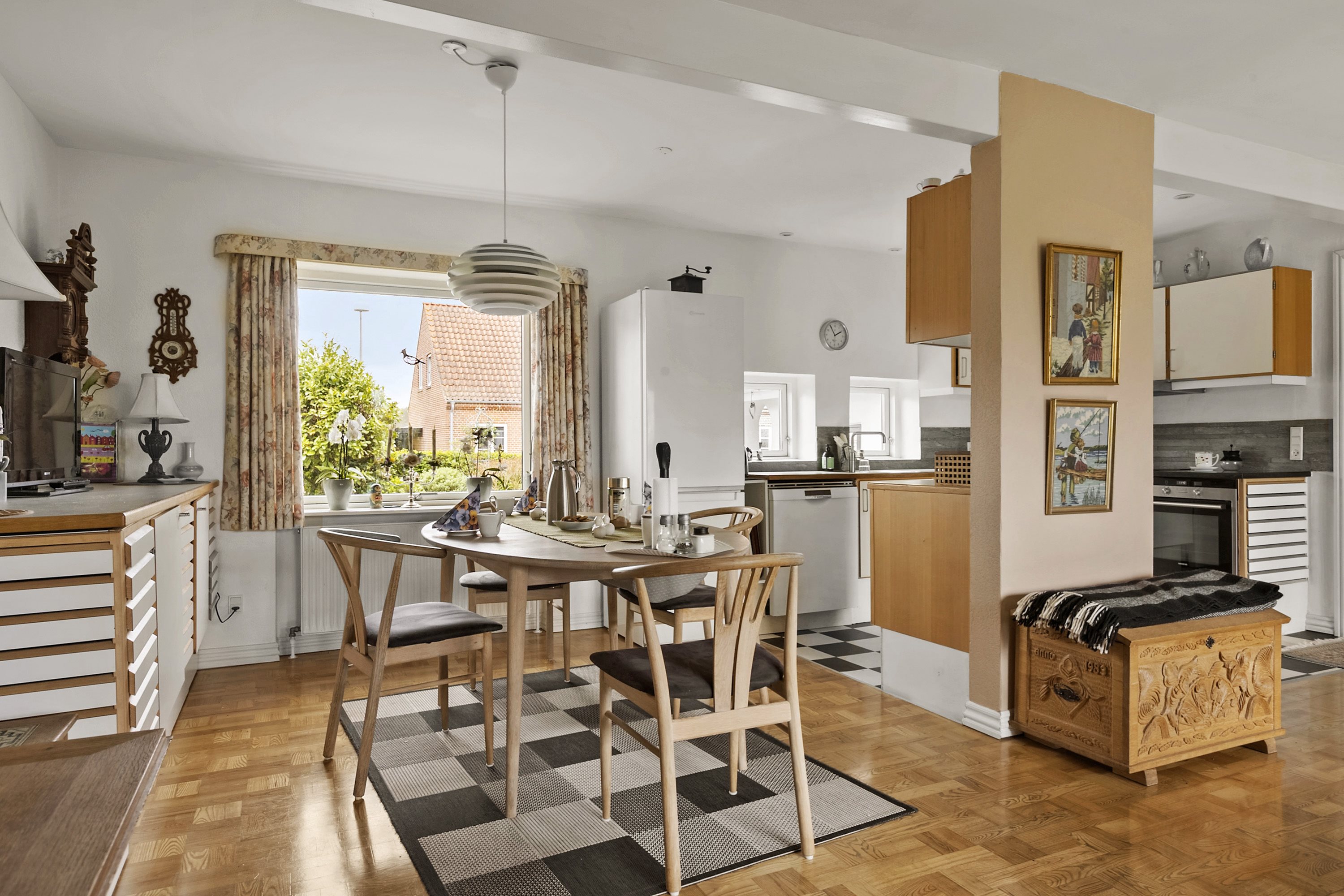 Fremhævet spisestue billede i fuldskærmstilstand. Billede af Borgmesterløkken 21, 6200 Aabenraa