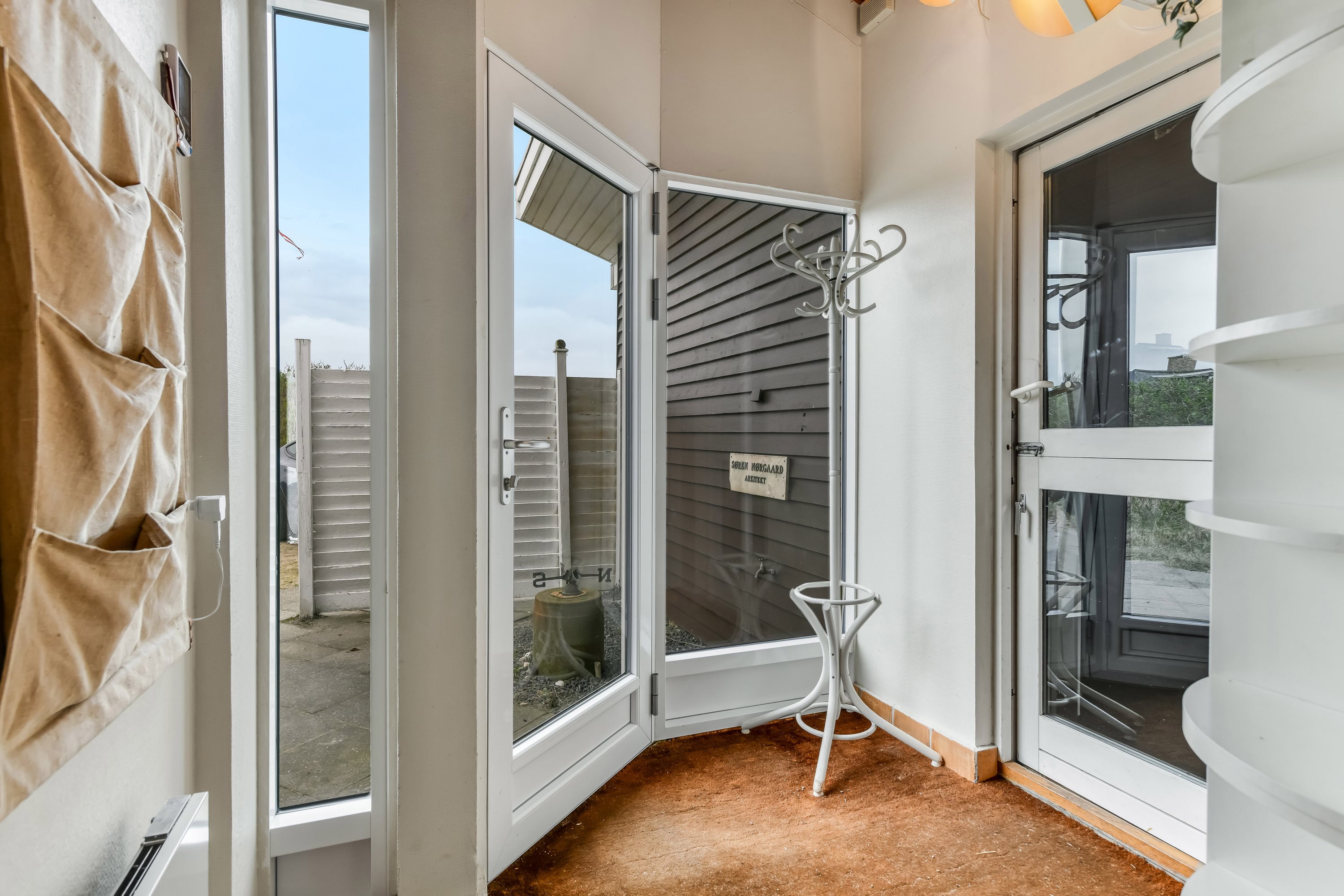 Miniaturebillede 2: entré. Billede af Helmvej 19, Rindby Strand, 6720 Fanø