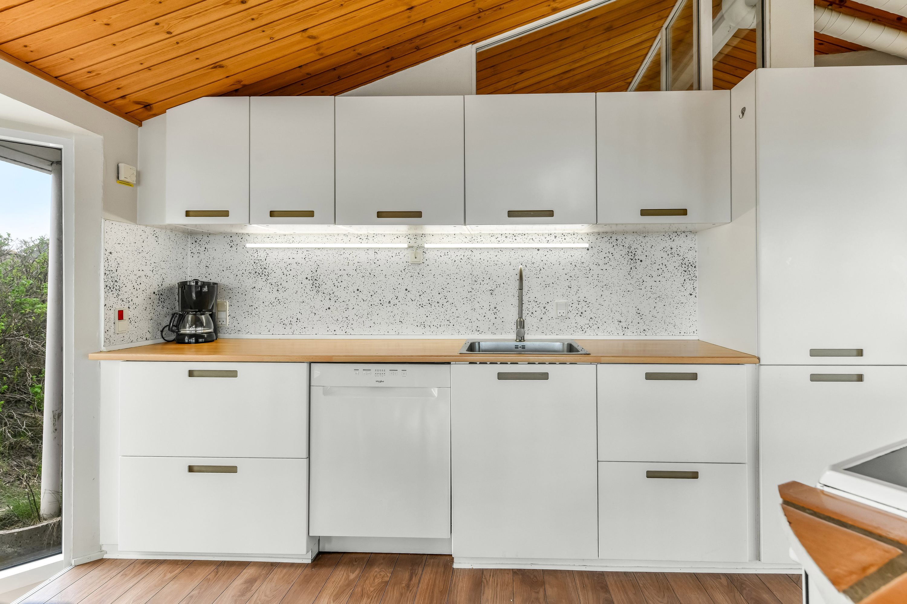 Fremhævet køkken billede i fuldskærmstilstand. Billede af Helmvej 19, Rindby Strand, 6720 Fanø