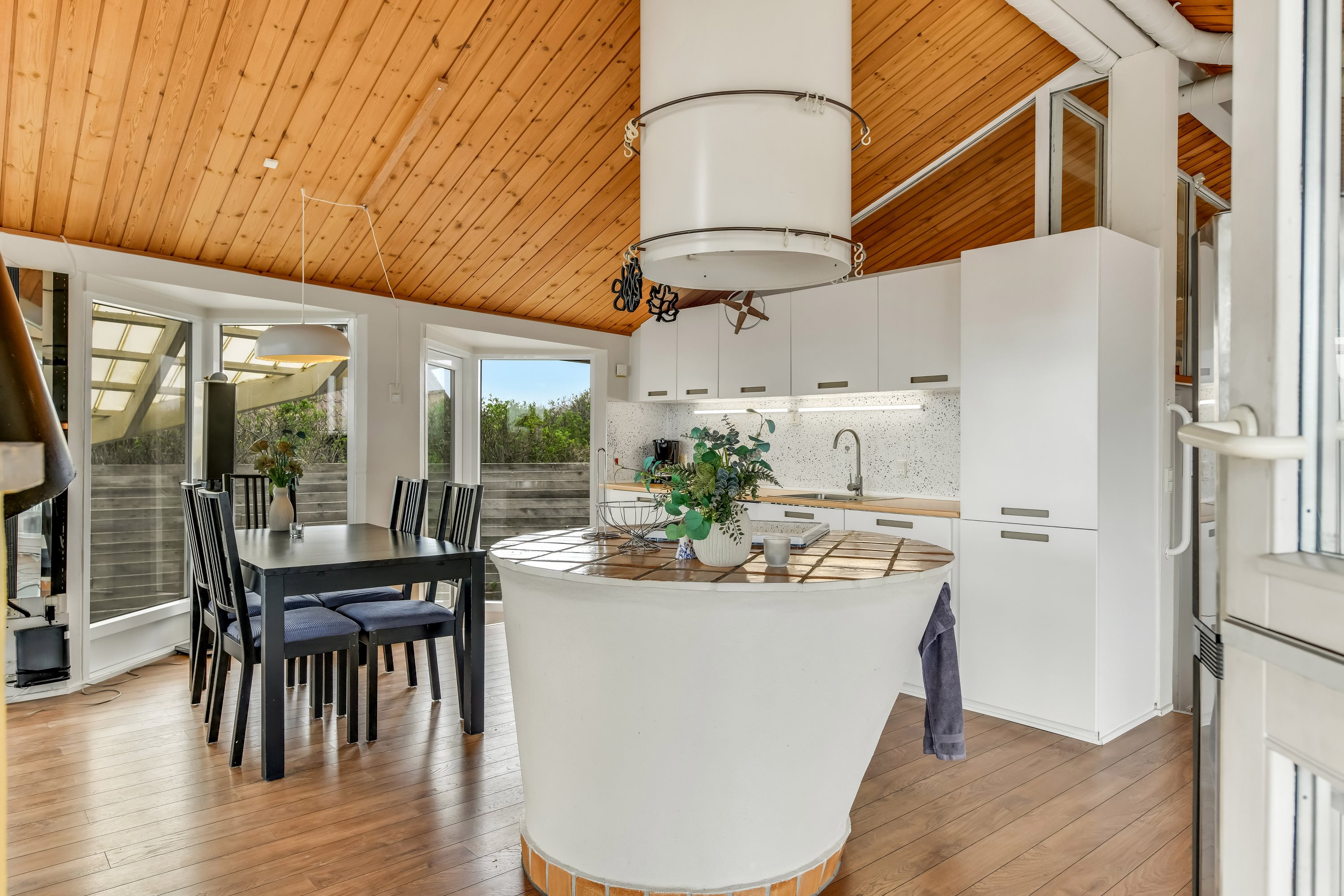 Fremhævet køkken billede i fuldskærmstilstand. Billede af Helmvej 19, Rindby Strand, 6720 Fanø