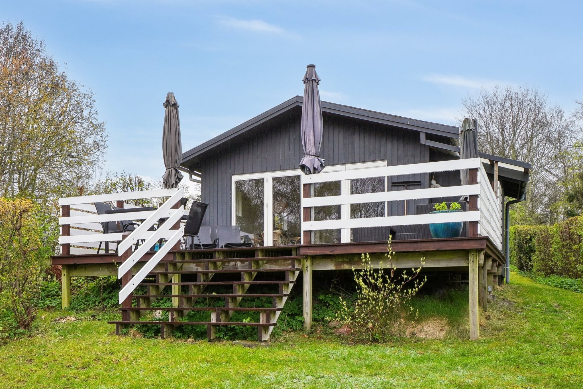 Fremhævet set fra haven billede i fuldskærmstilstand. Billede af C.A. Nielsensvej 33, Ølsted Strandhuse, 3310 Ølsted