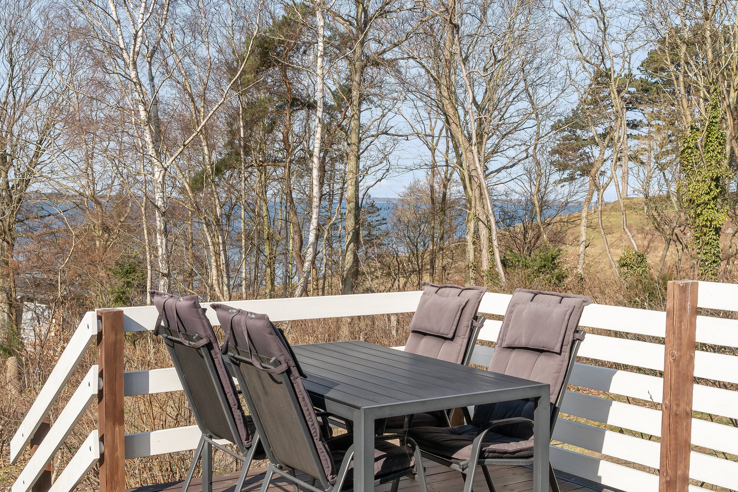 Fremhævet terrasse billede i fuldskærmstilstand. Billede af C.A. Nielsensvej 33, Ølsted Strandhuse, 3310 Ølsted