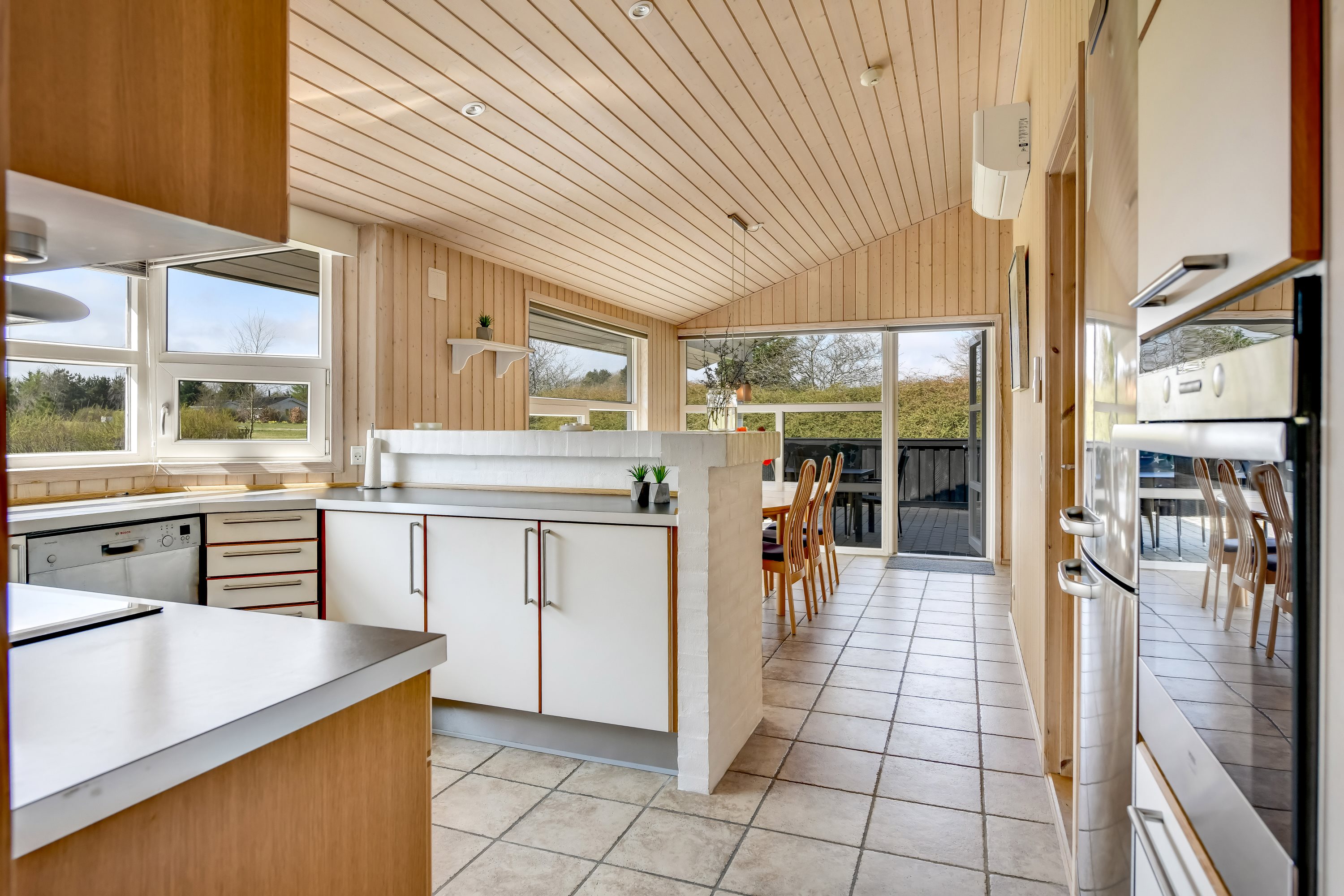 Fremhævet køkken billede i fuldskærmstilstand. Billede af Torpet 98, 6682 Hovborg