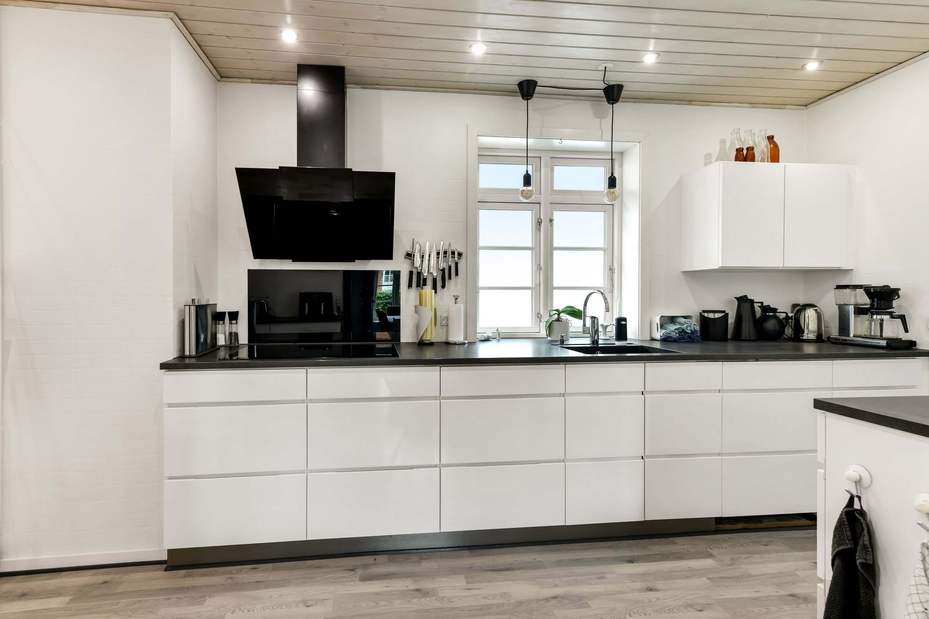 Fremhævet køkken billede i fuldskærmstilstand. Billede af Skolebakken 139, 6705 Esbjerg Ø