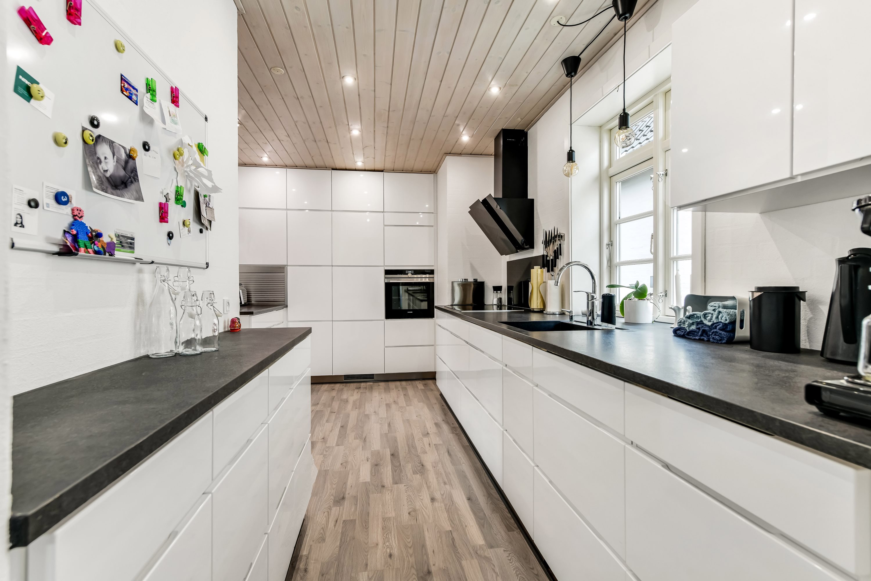 Fremhævet køkken billede i fuldskærmstilstand. Billede af Skolebakken 139, 6705 Esbjerg Ø