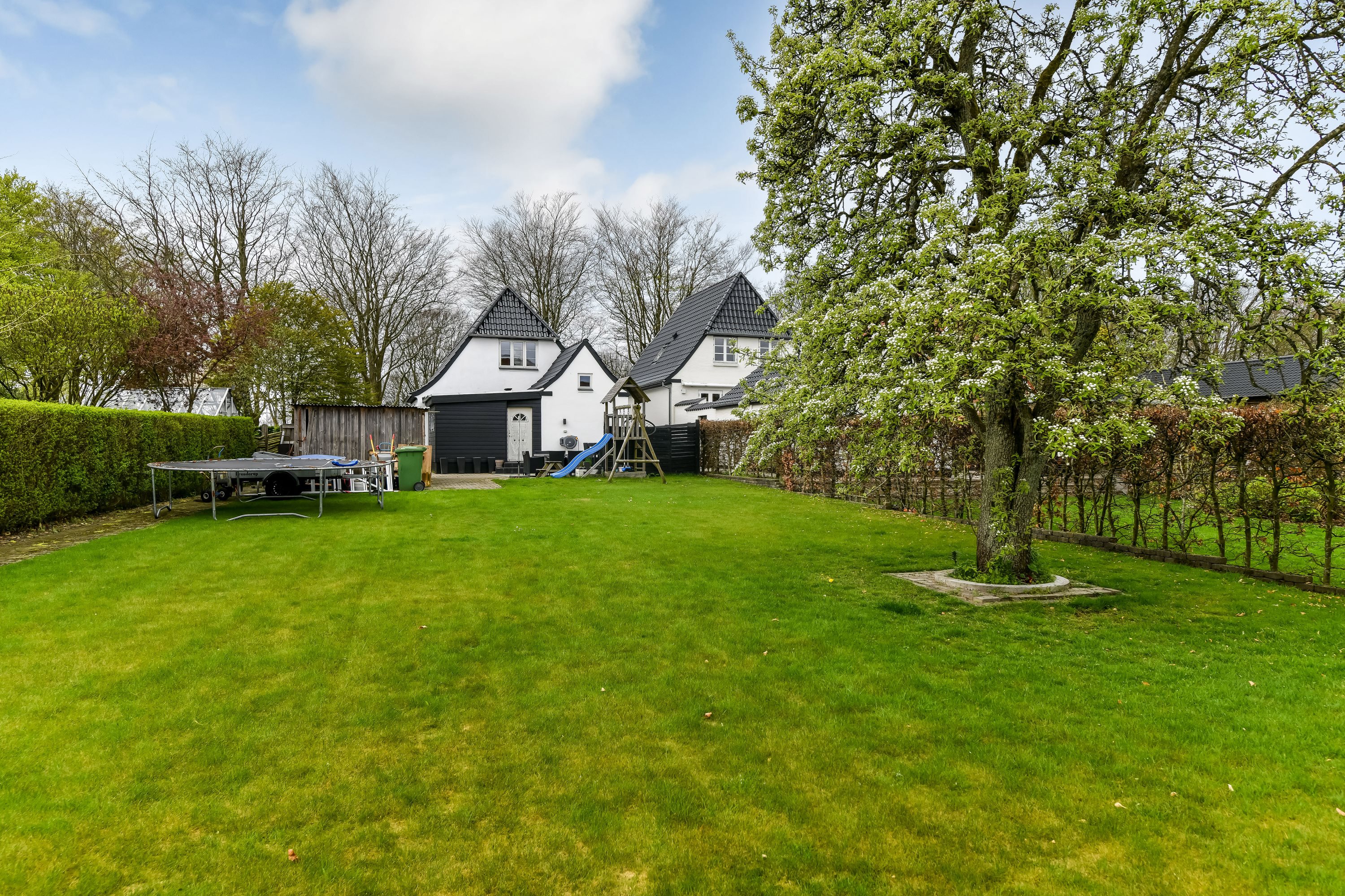 Fremhævet have billede i fuldskærmstilstand. Billede af Skolebakken 139, 6705 Esbjerg Ø