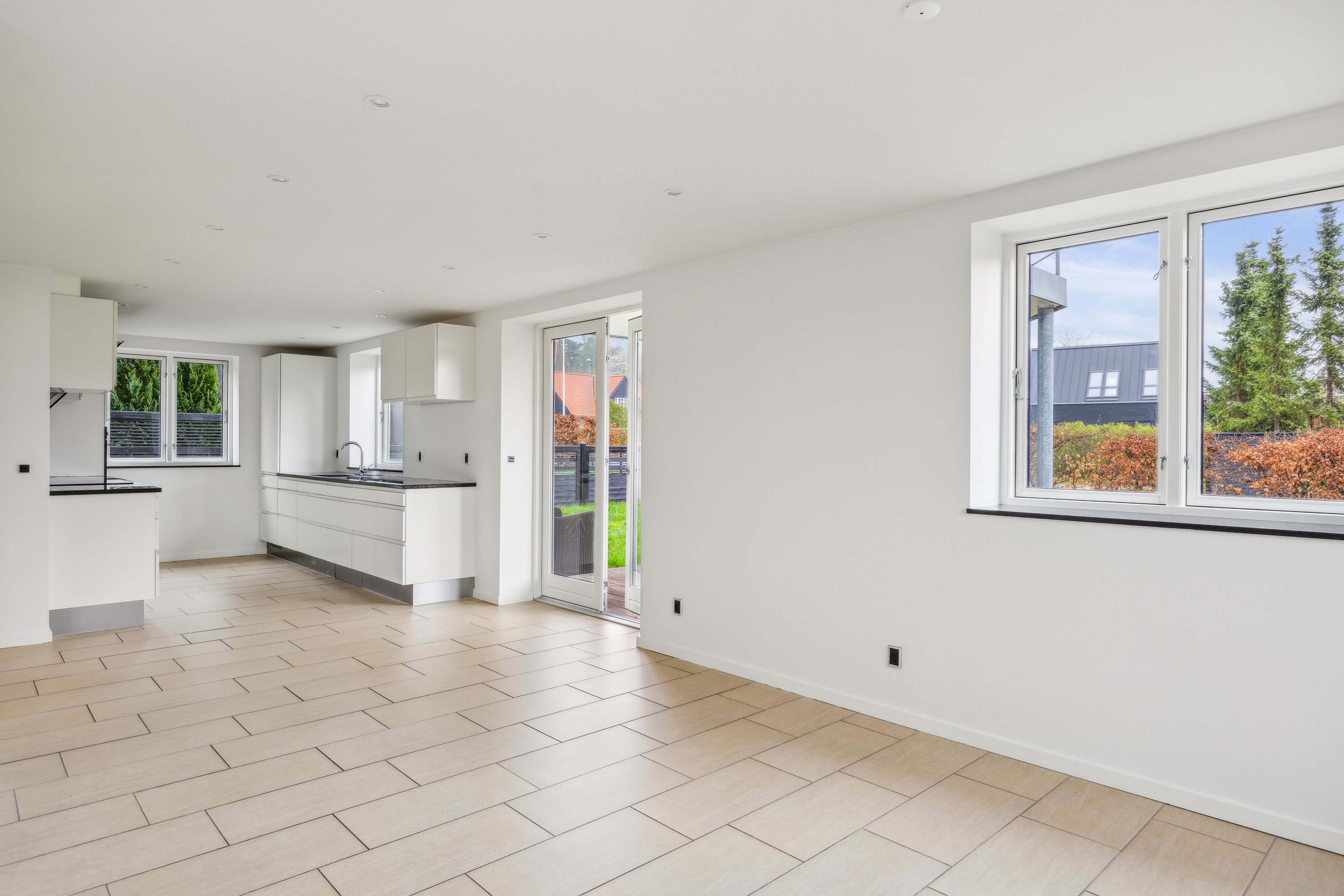 Fremhævet stue billede i fuldskærmstilstand. Billede af Egil Fischers Vej 3, Femmøller Strand, 8400 Ebeltoft