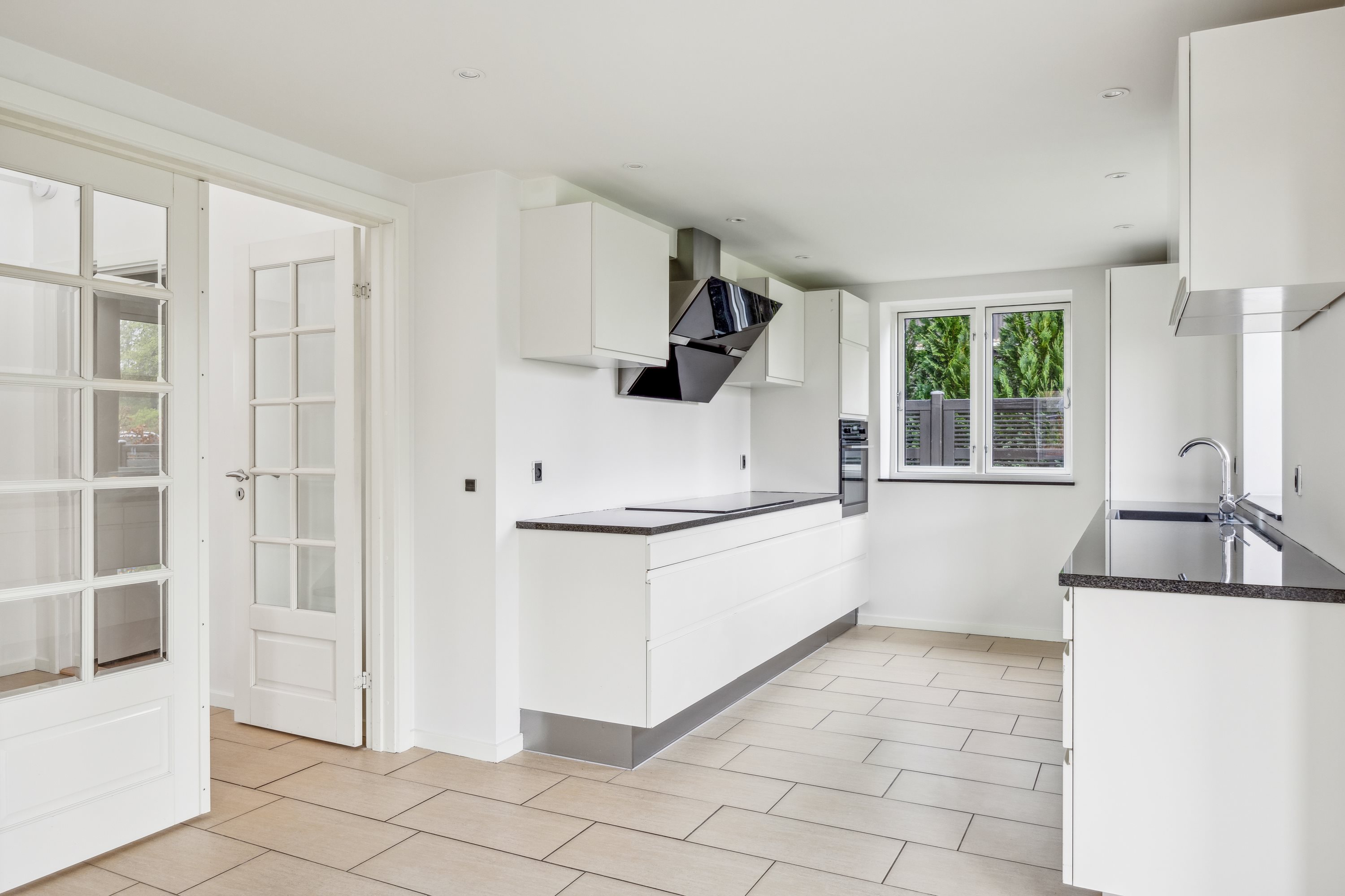 Fremhævet køkken billede i fuldskærmstilstand. Billede af Egil Fischers Vej 3, Femmøller Strand, 8400 Ebeltoft