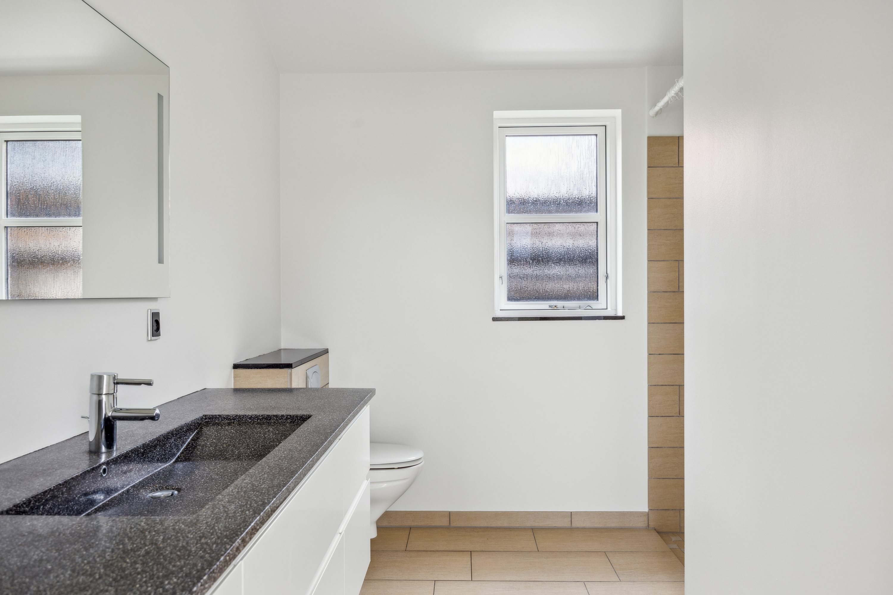 Fremhævet badeværelse billede i fuldskærmstilstand. Billede af Egil Fischers Vej 3, Femmøller Strand, 8400 Ebeltoft