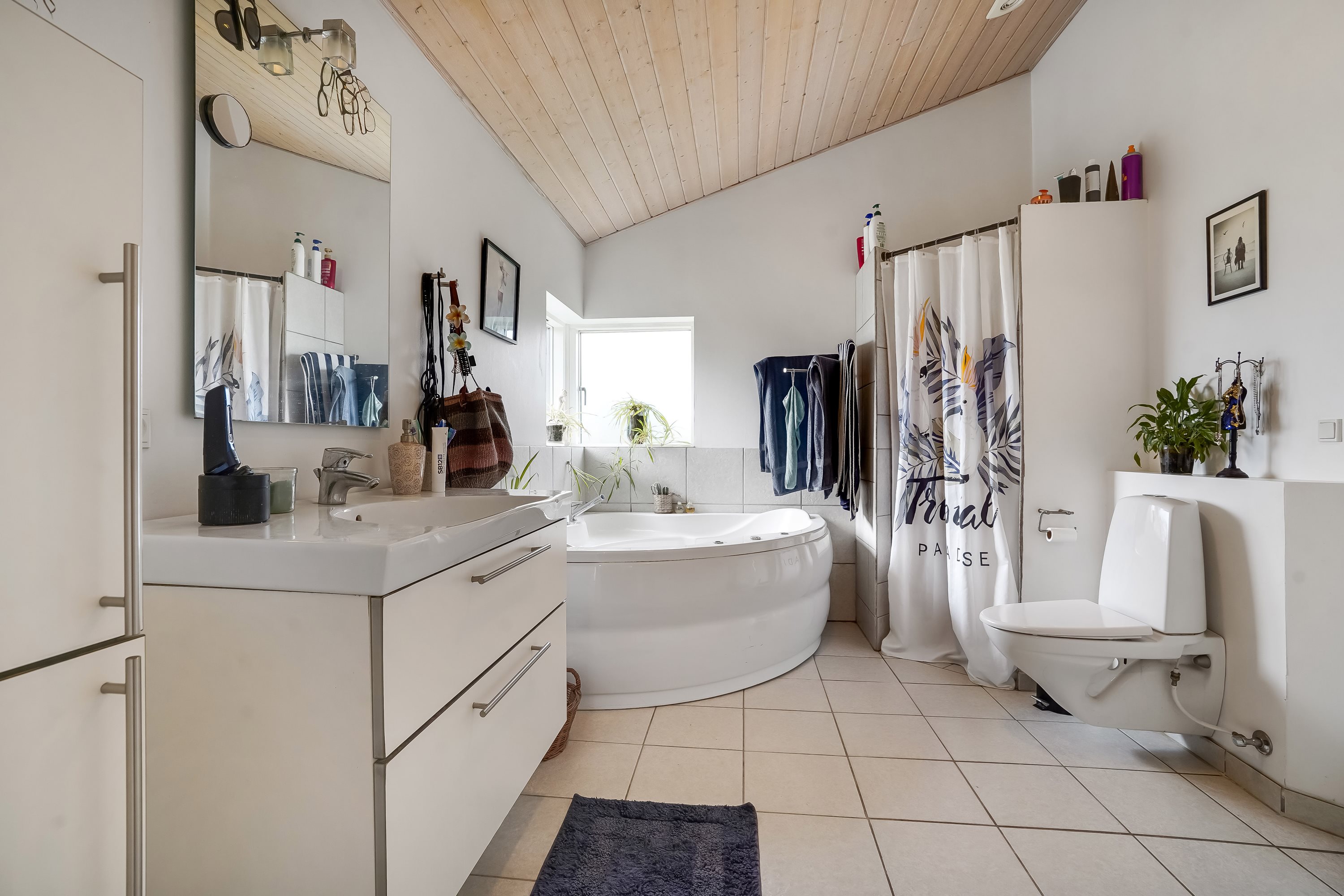 Fremhævet badeværelse billede i fuldskærmstilstand. Billede af Hasselvej 4, Lunghøj, 5591 Gelsted