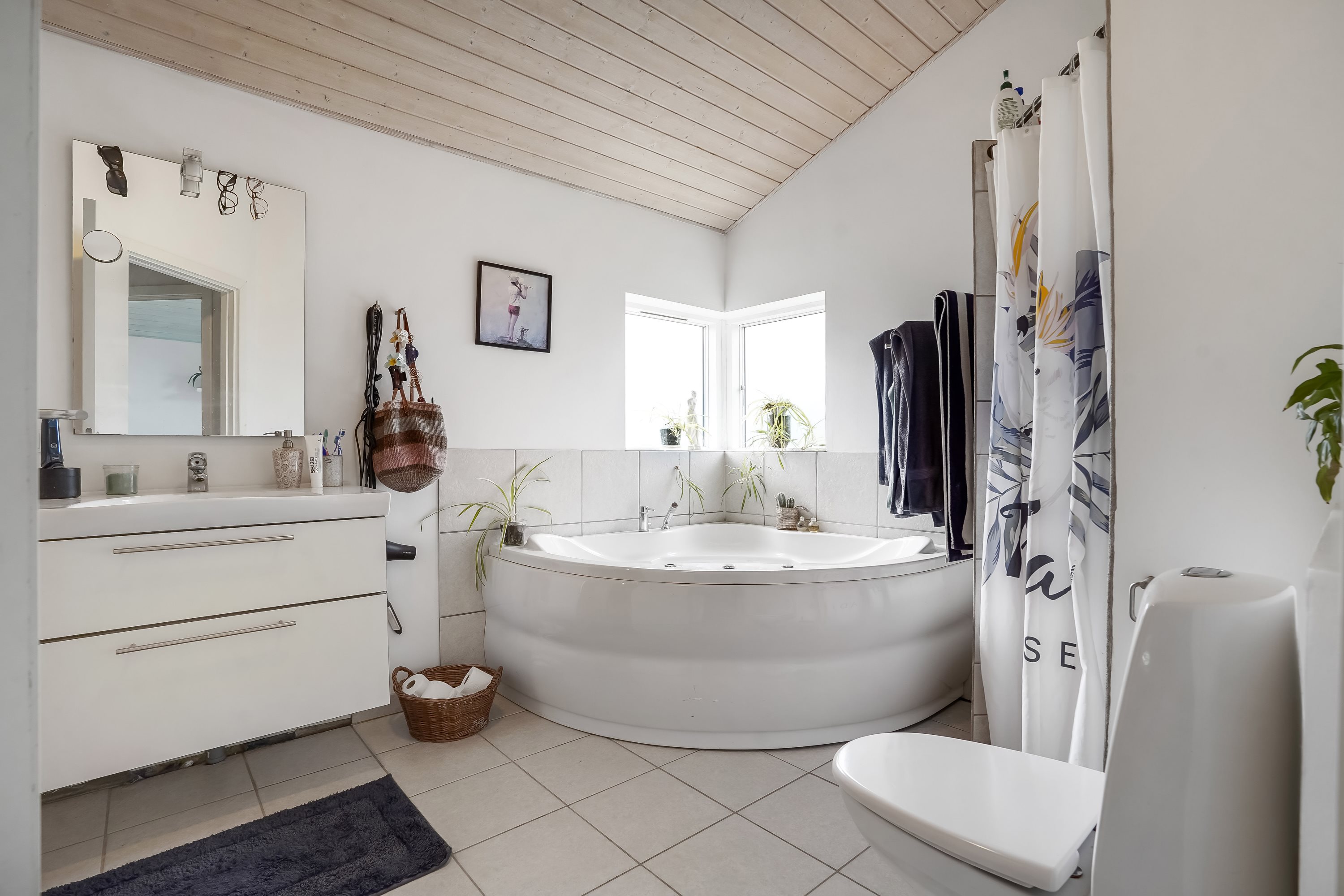 Fremhævet badeværelse billede i fuldskærmstilstand. Billede af Hasselvej 4, Lunghøj, 5591 Gelsted