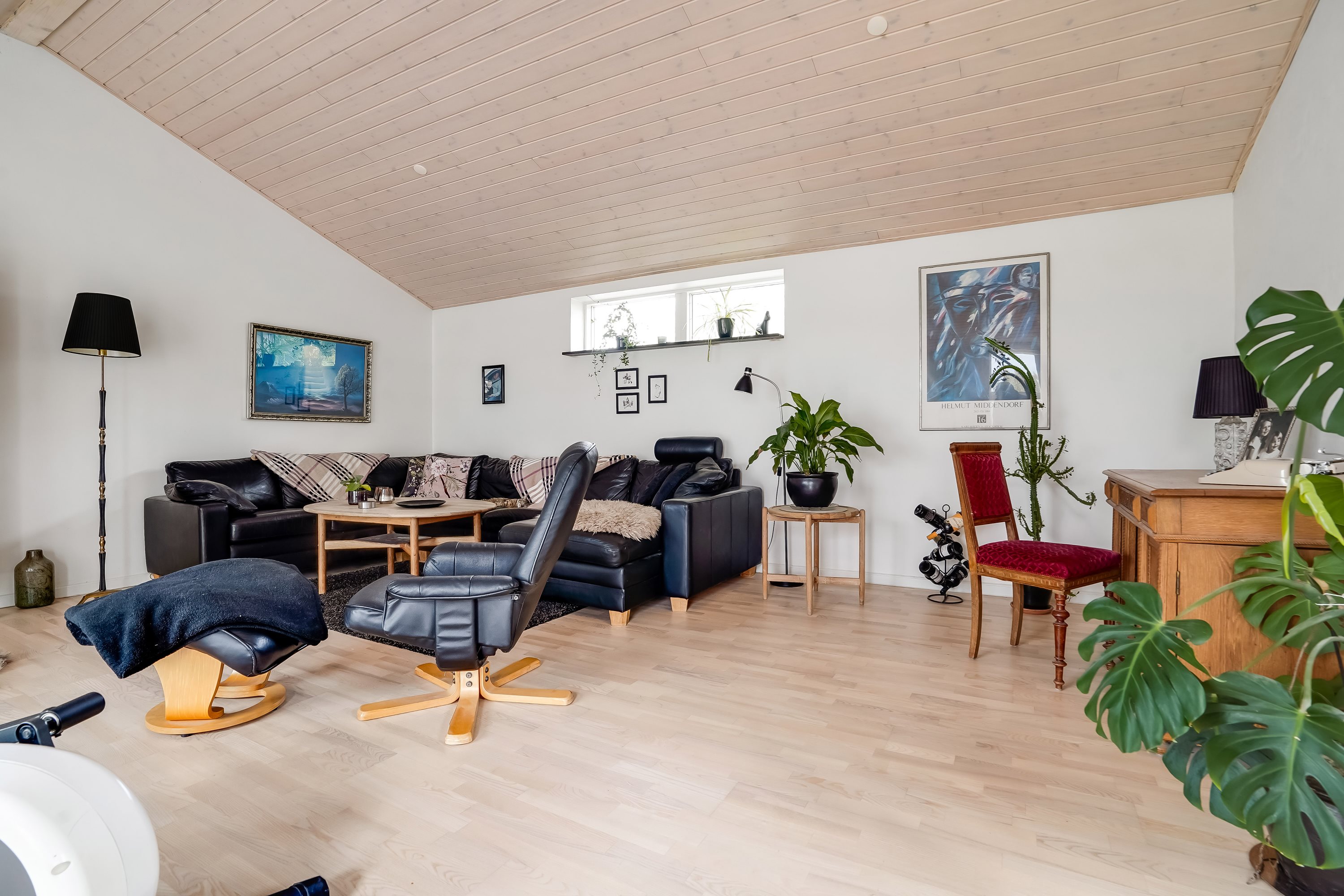 Fremhævet stue billede i fuldskærmstilstand. Billede af Hasselvej 4, Lunghøj, 5591 Gelsted