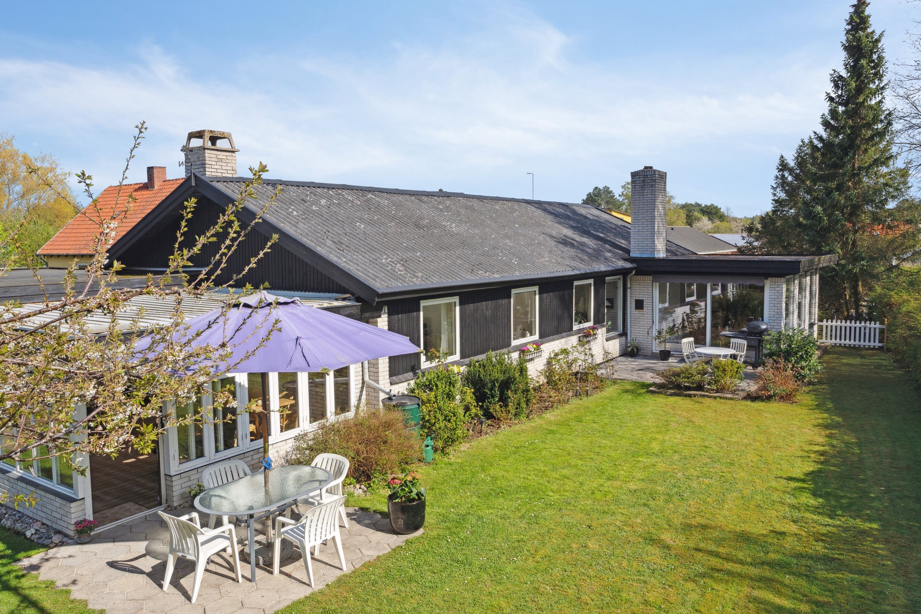 Fremhævet set fra haven billede i fuldskærmstilstand. Billede af Rørvigvej 149, 4500 Nykøbing Sj