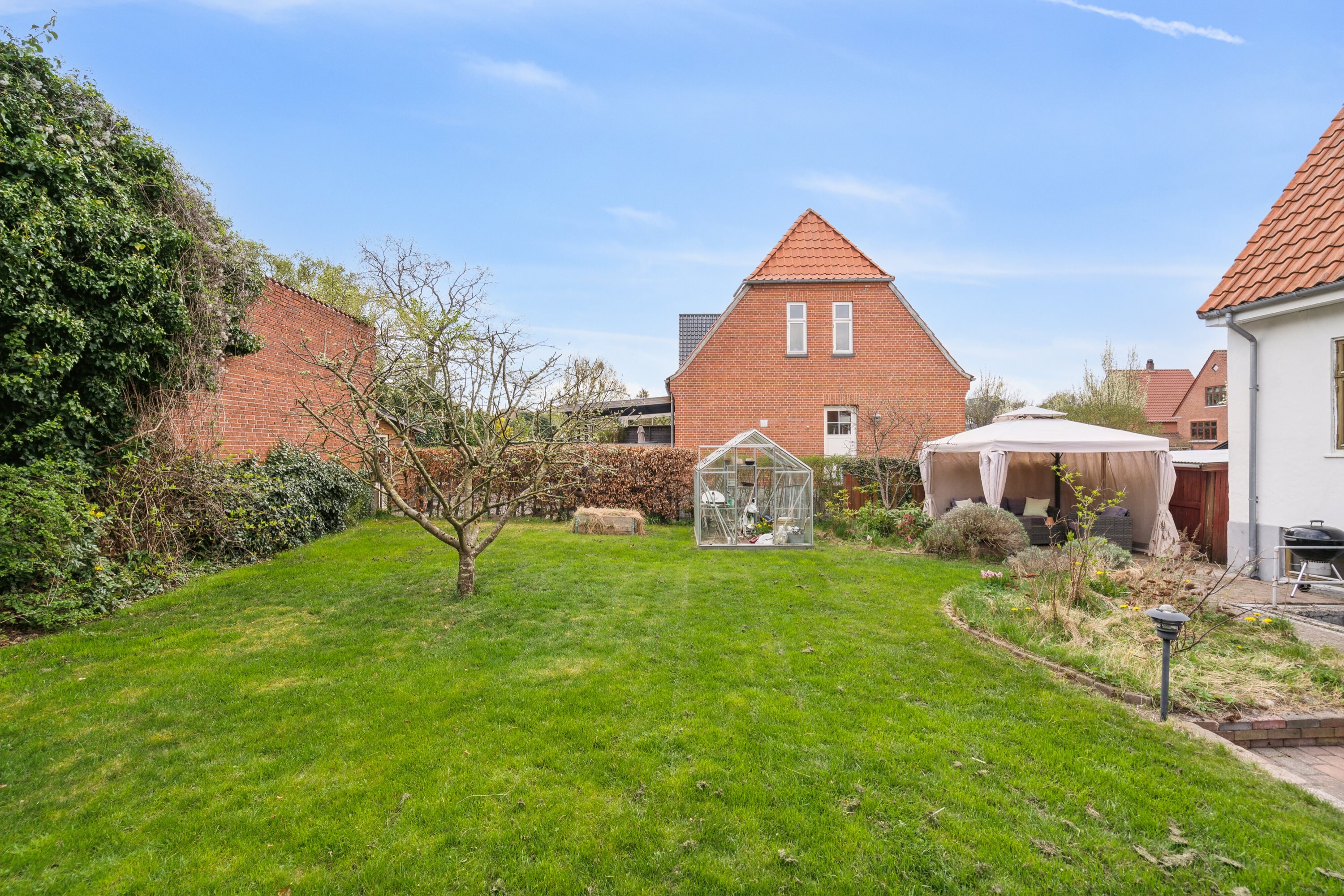 Fremhævet set fra haven billede i fuldskærmstilstand. Billede af Vinkældervej 17, 5000 Odense C