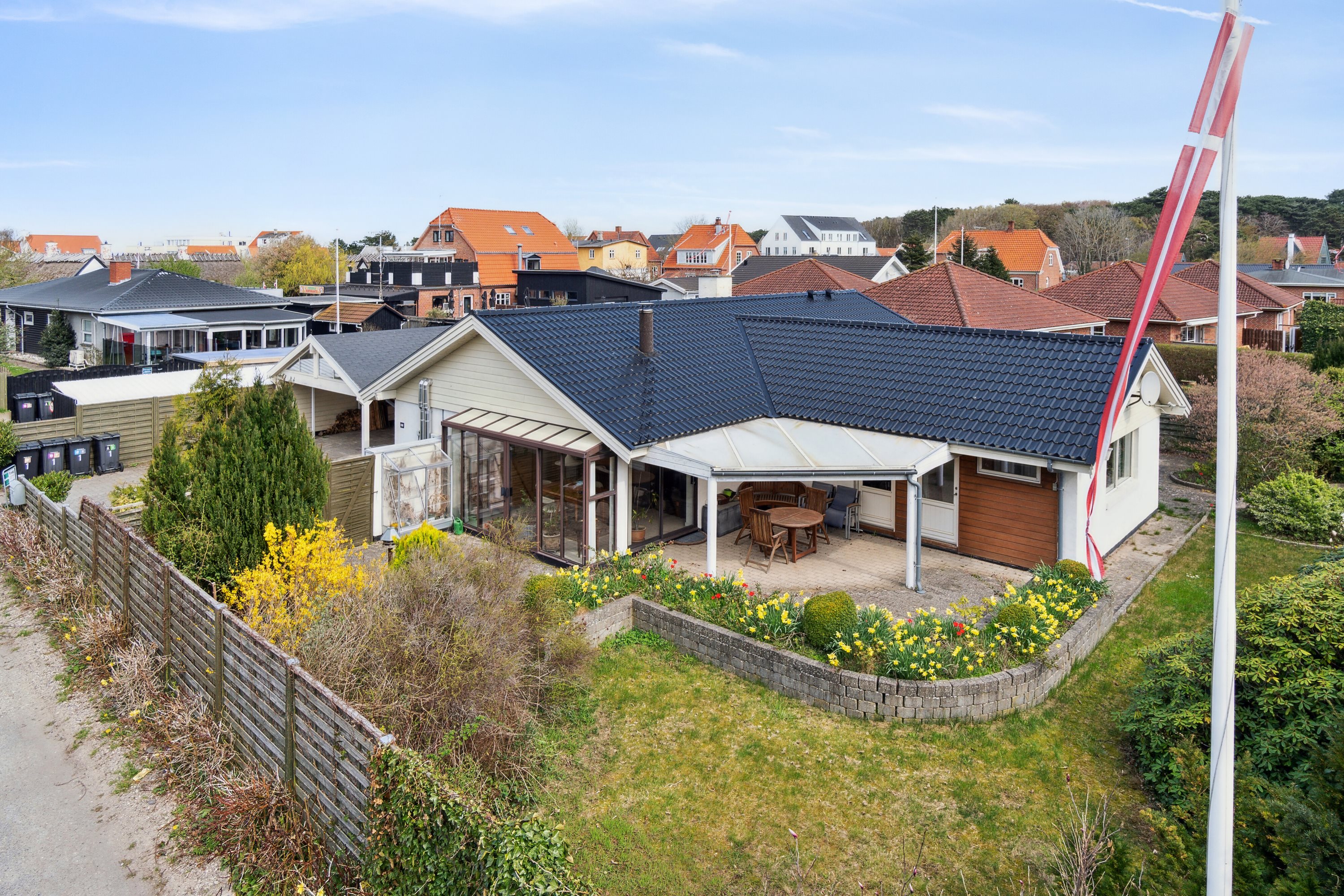 Fremhævet set fra haven billede i fuldskærmstilstand. Billede af Ønskevej 1, 3360 Liseleje