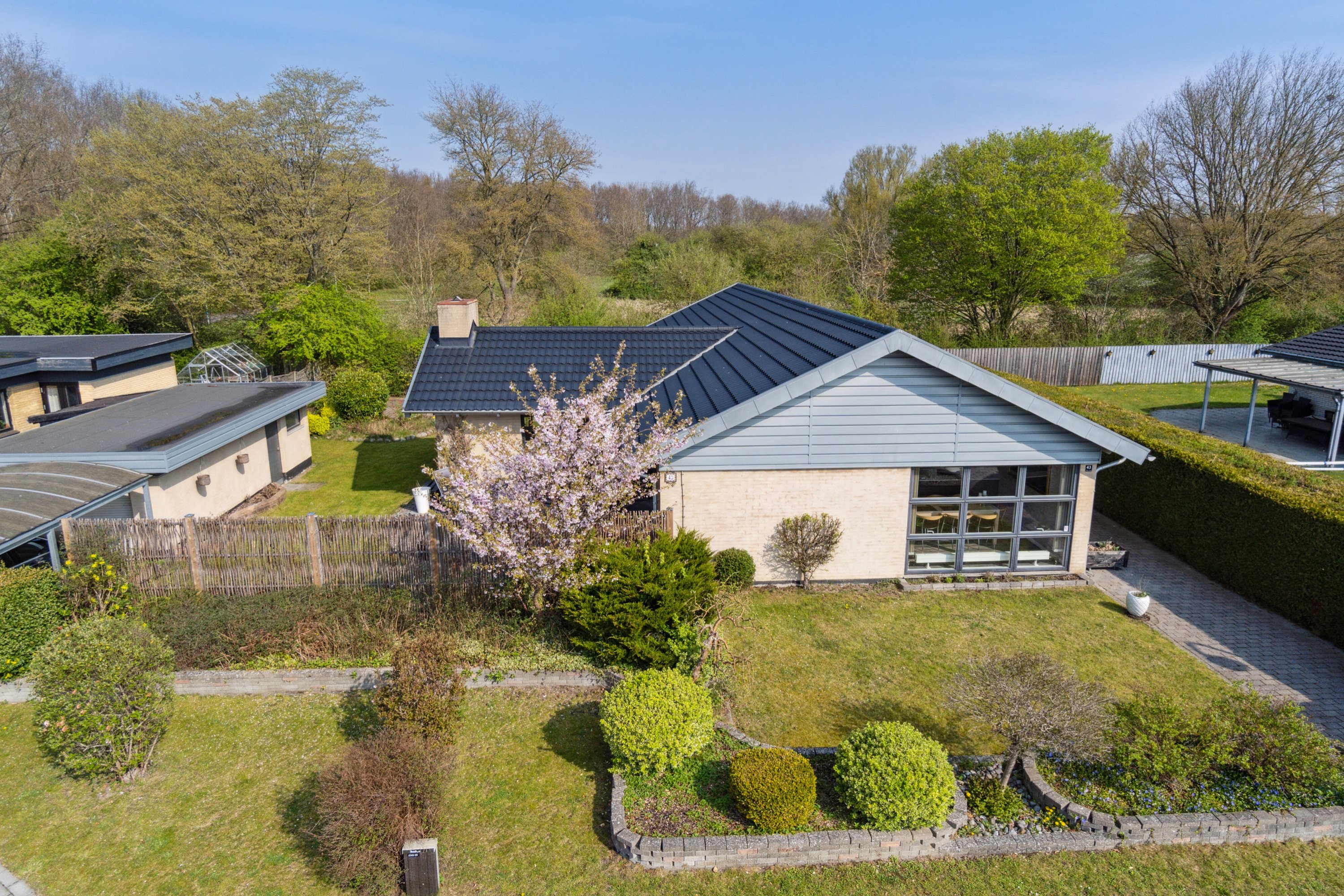 Fremhævet set fra vejen billede i fuldskærmstilstand. Billede af Borgager 43, 2620 Albertslund