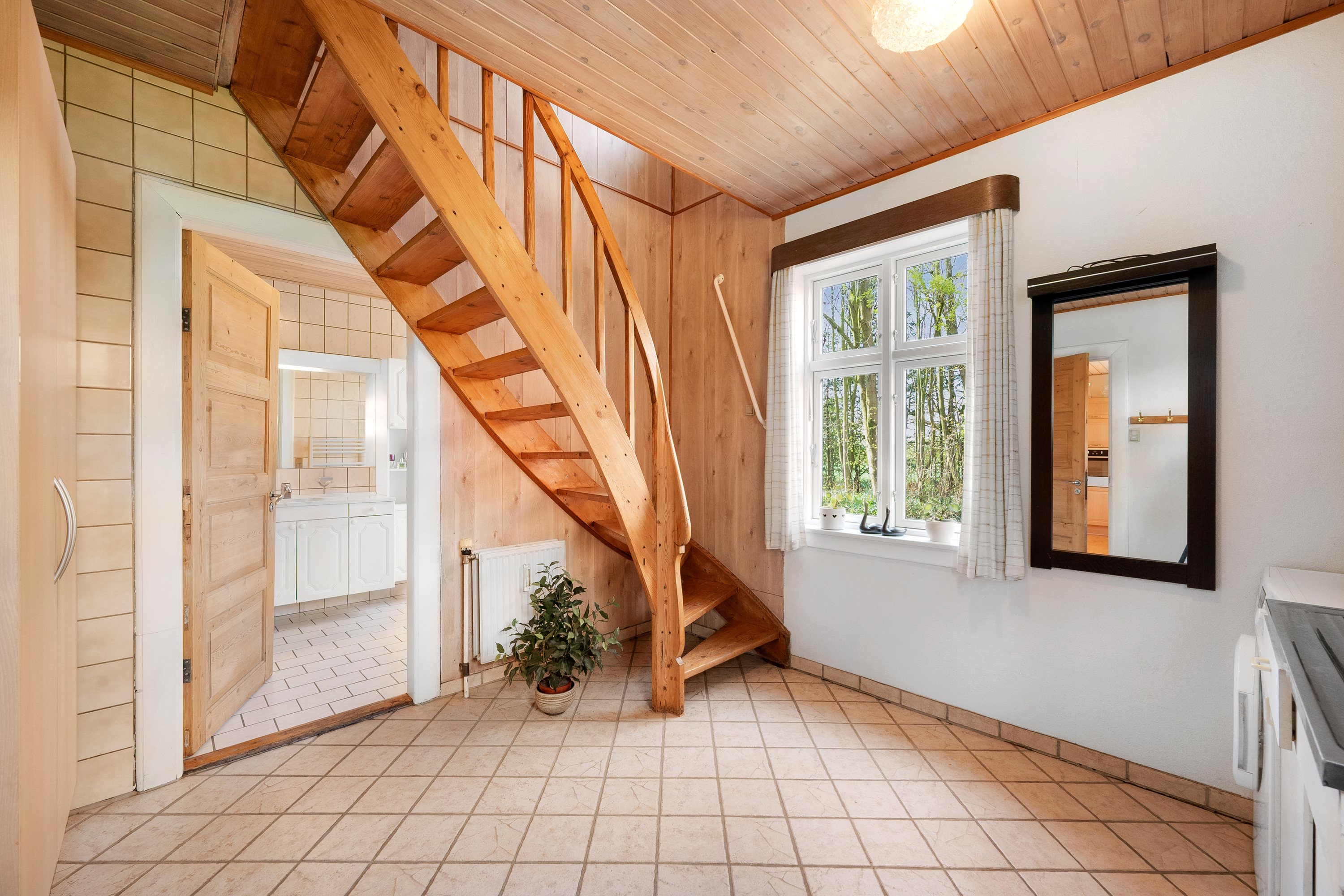 Fremhævet trappe billede i fuldskærmstilstand. Billede af Højbyvej 2, Borris, 6900 Skjern