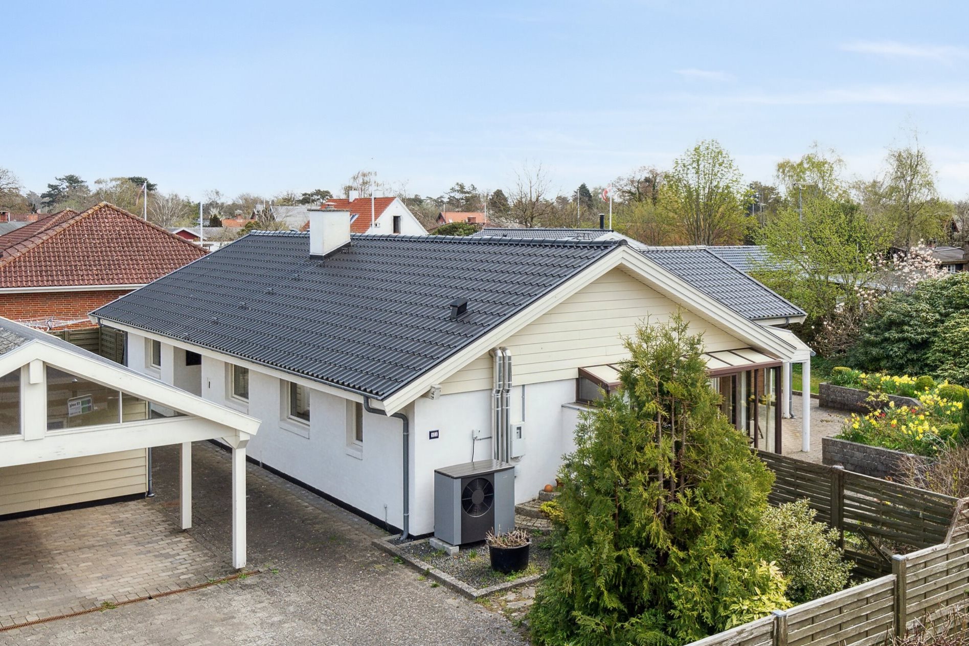 Fremhævet set fra vejen billede i fuldskærmstilstand. Billede af Ønskevej 1, 3360 Liseleje