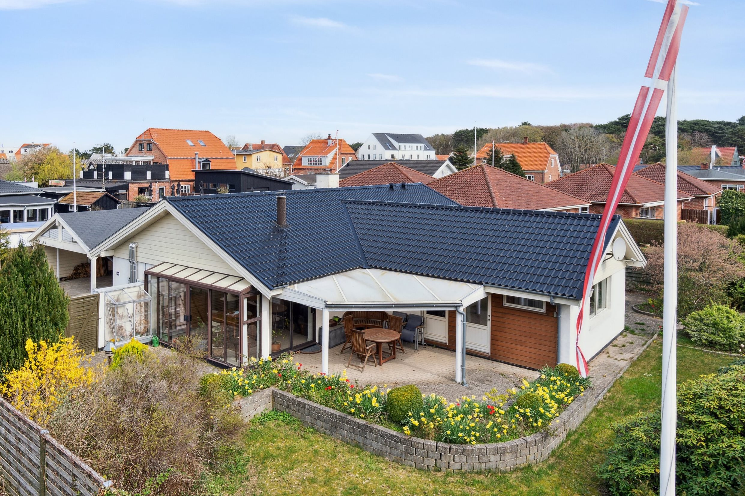Fremhævet set fra haven billede i fuldskærmstilstand. Billede af Ønskevej 1, 3360 Liseleje
