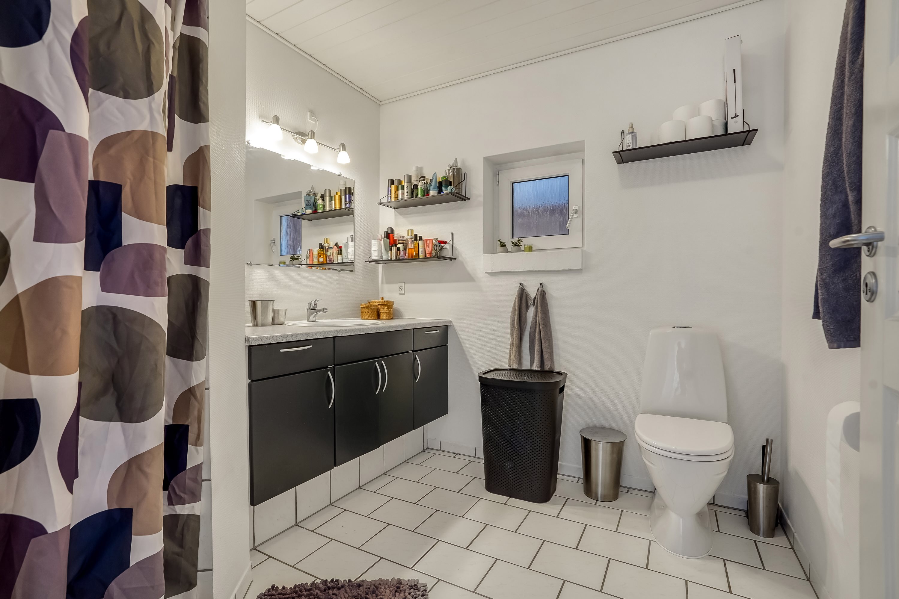 Fremhævet badeværelse billede i fuldskærmstilstand. Billede af Lyøvej 10, Baaring, 5466 Asperup