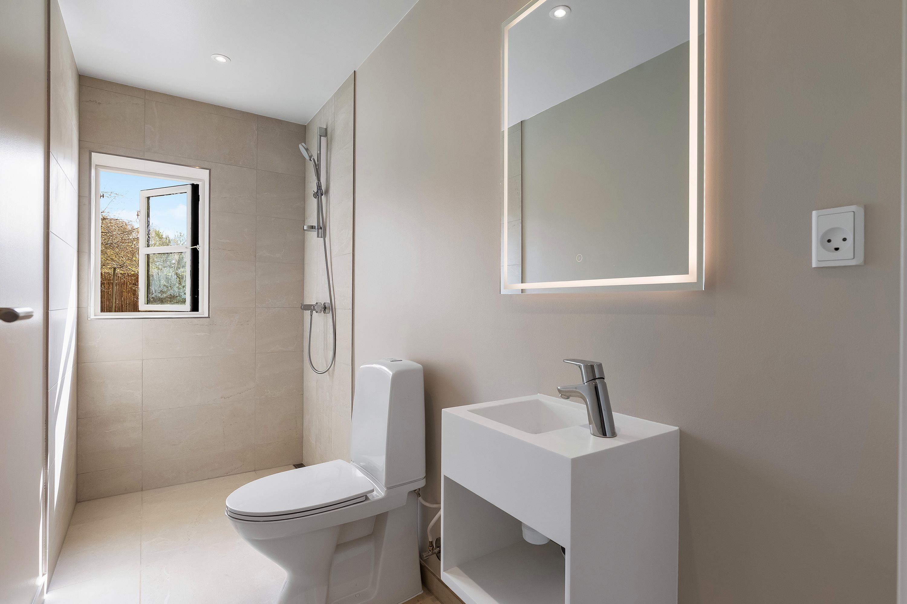 Fremhævet badeværelse billede i fuldskærmstilstand. Billede af Kystvej 10, 3210 Vejby