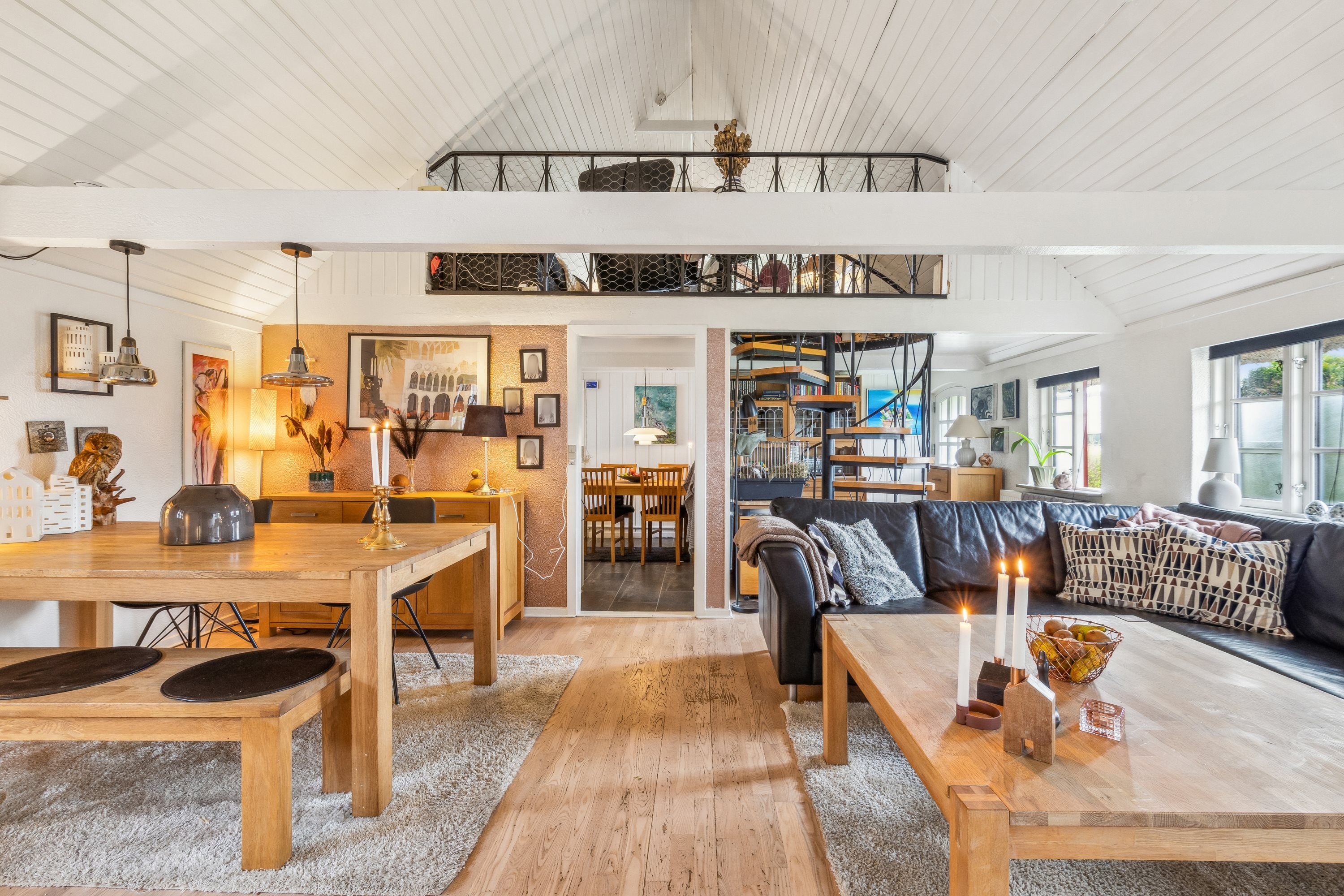 Fremhævet stue billede i fuldskærmstilstand. Billede af Ådalsvej 1, 8961 Allingåbro