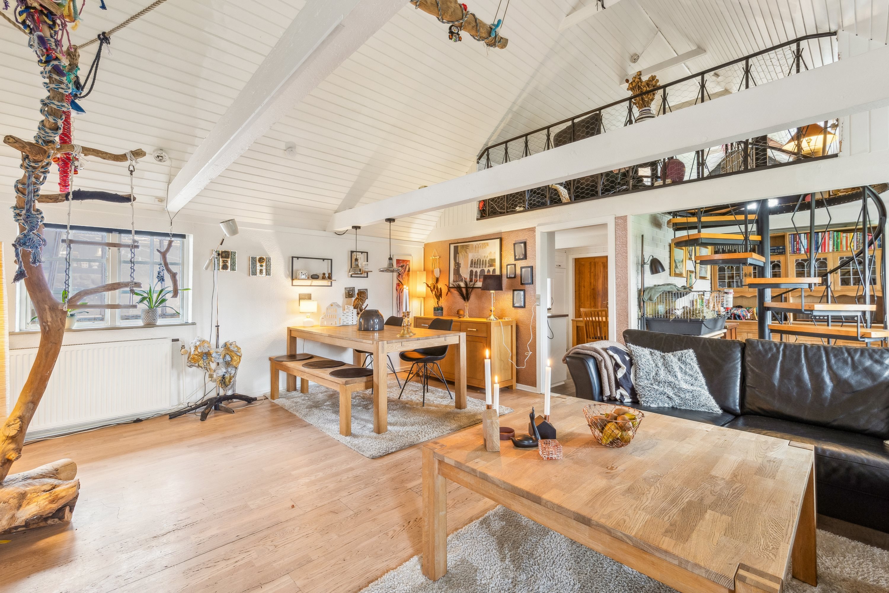 Fremhævet stue billede i fuldskærmstilstand. Billede af Ådalsvej 1, 8961 Allingåbro