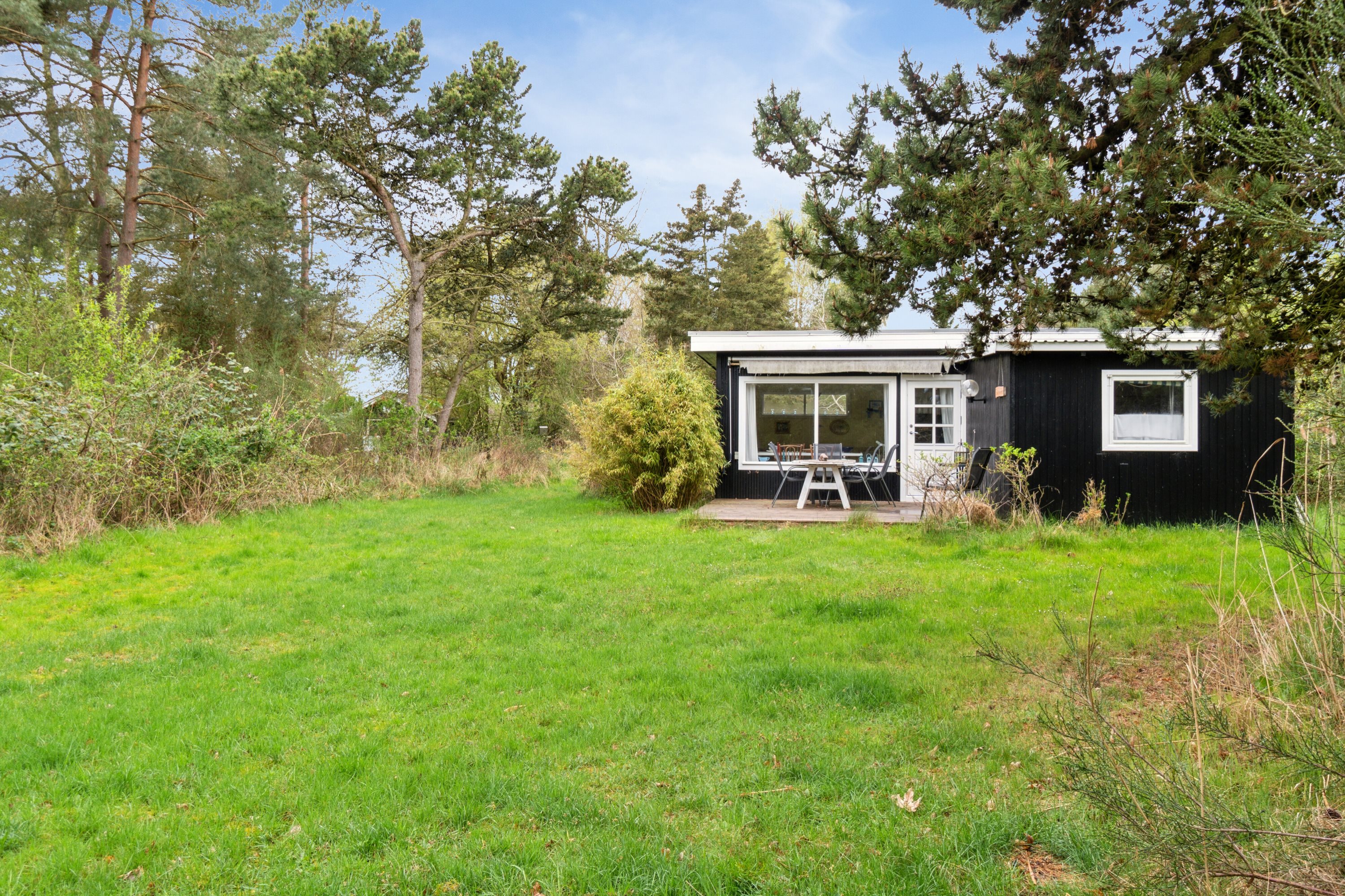 Miniaturebillede 2: udendørs. Billede af Henriksvej 27, Reersø Ornum, 4281 Gørlev