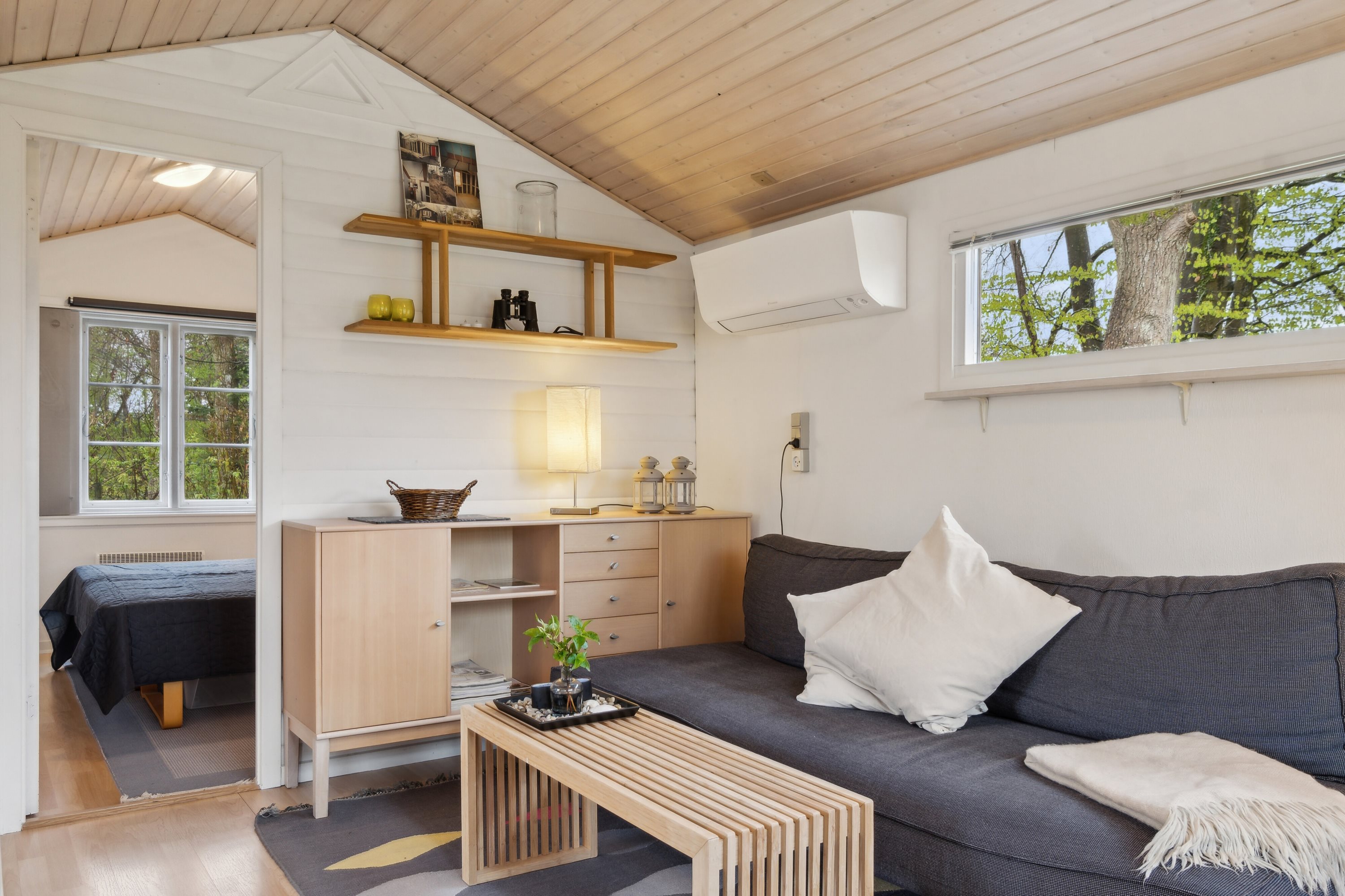 Fremhævet stue billede i fuldskærmstilstand. Billede af C.A. Nielsensvej 31, Ølsted Strandhuse, 3310 Ølsted